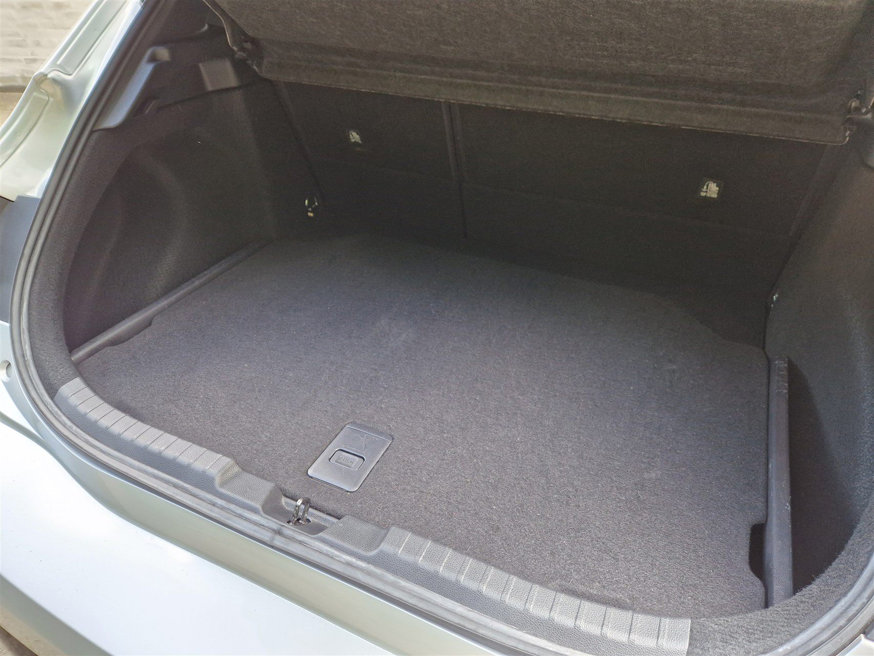 Billede af Toyota Corolla 2,0 Hybrid H3 Smart E-CVT 180HK 5d 6g Aut.