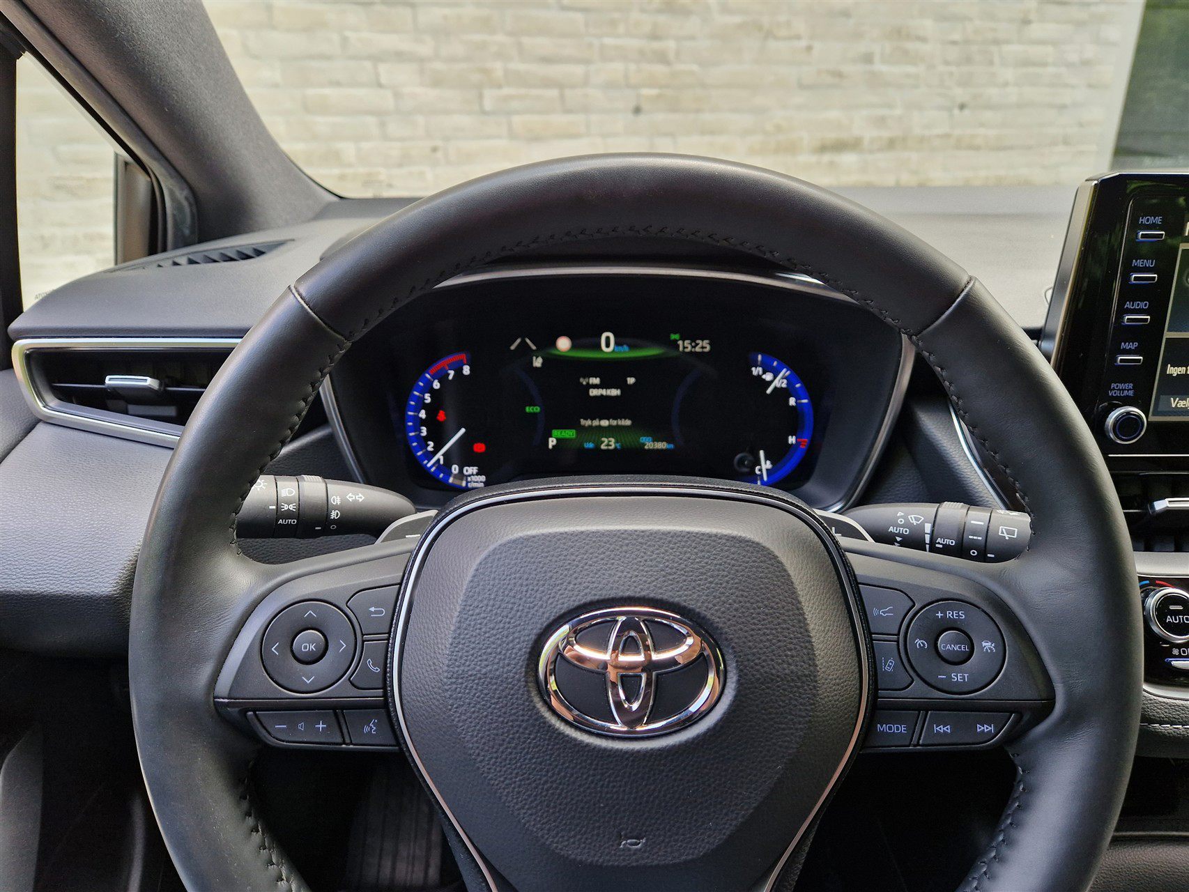 Billede af Toyota Corolla 2,0 Hybrid H3 Smart E-CVT 180HK 5d 6g Aut.