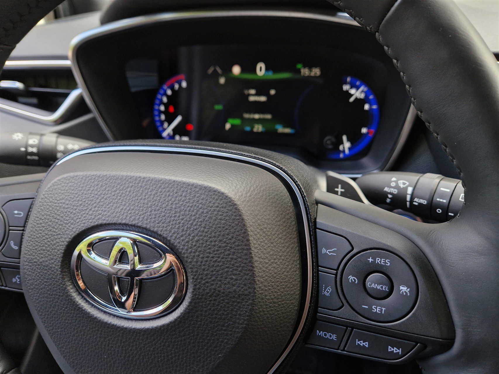 Billede af Toyota Corolla 2,0 Hybrid H3 Smart E-CVT 180HK 5d 6g Aut.