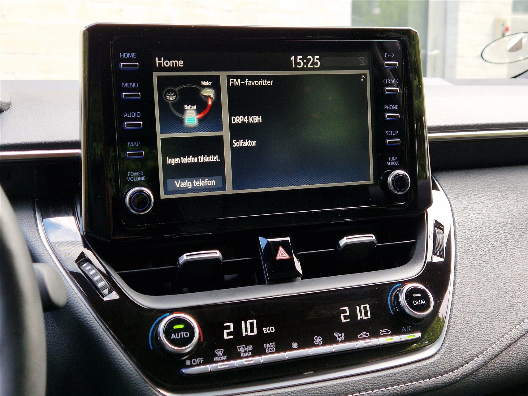 Billede af Toyota Corolla 2,0 Hybrid H3 Smart E-CVT 180HK 5d 6g Aut.