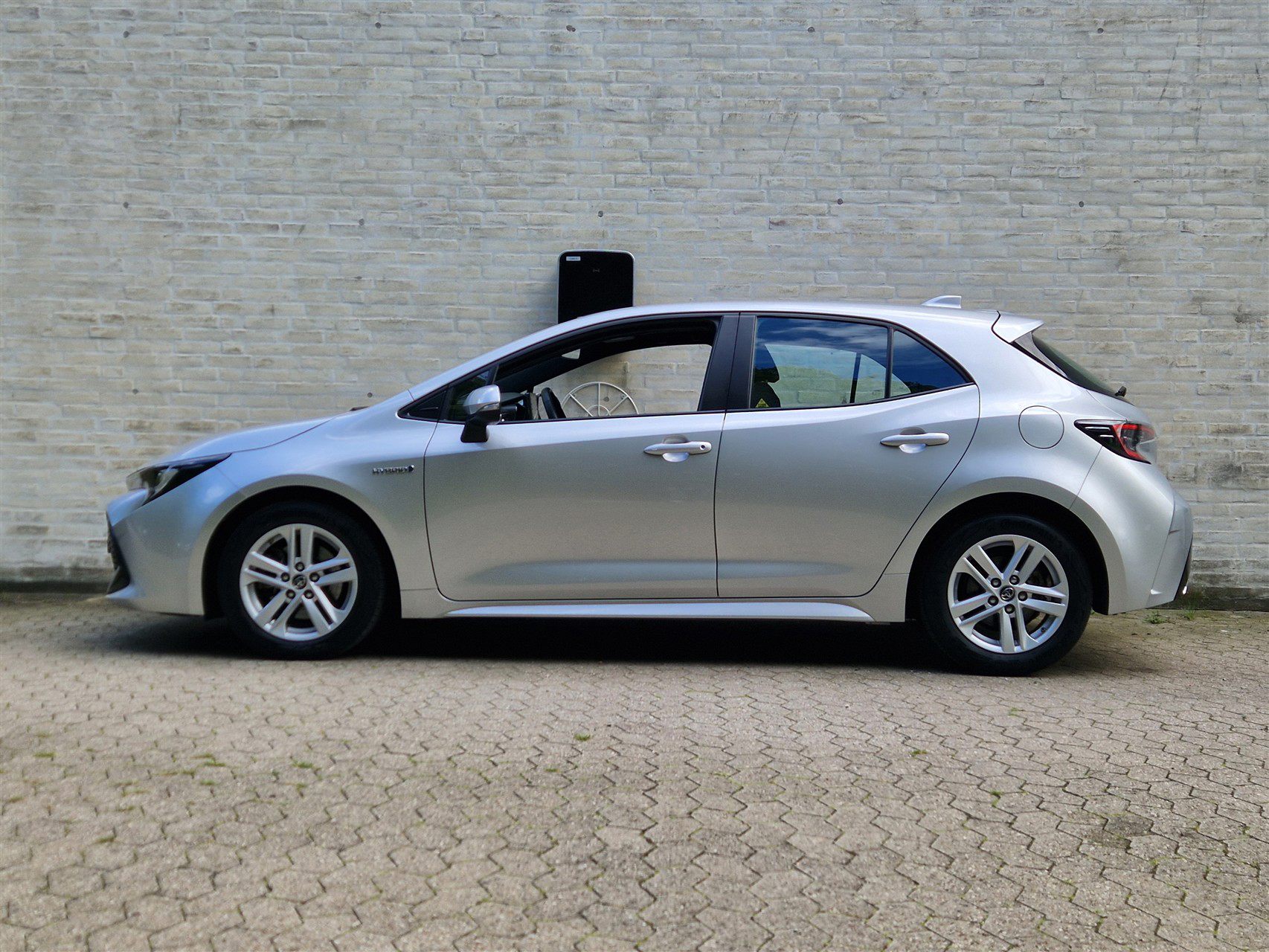 Billede af Toyota Corolla 2,0 Hybrid H3 Smart E-CVT 180HK 5d 6g Aut.