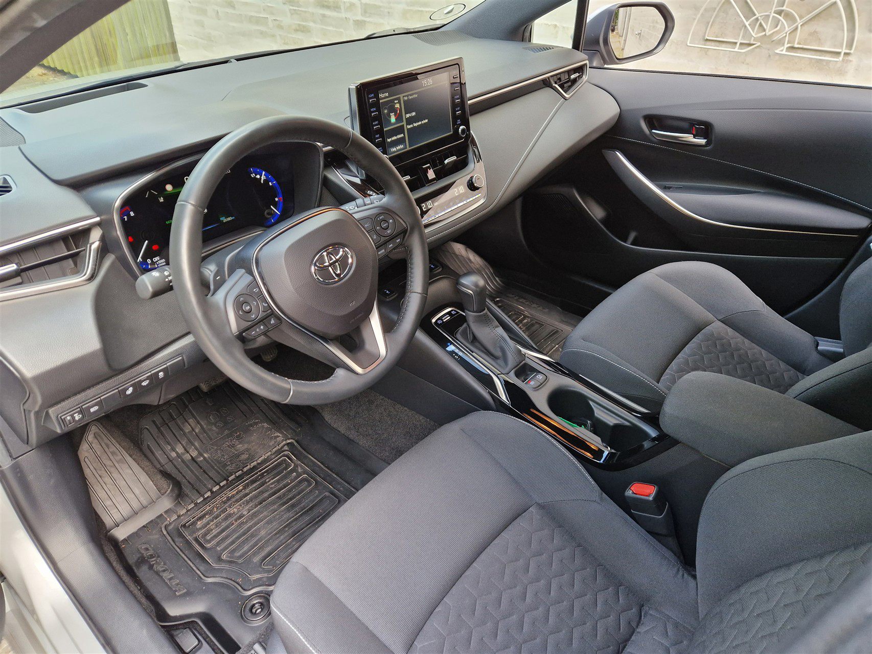 Billede af Toyota Corolla 2,0 Hybrid H3 Smart E-CVT 180HK 5d 6g Aut.