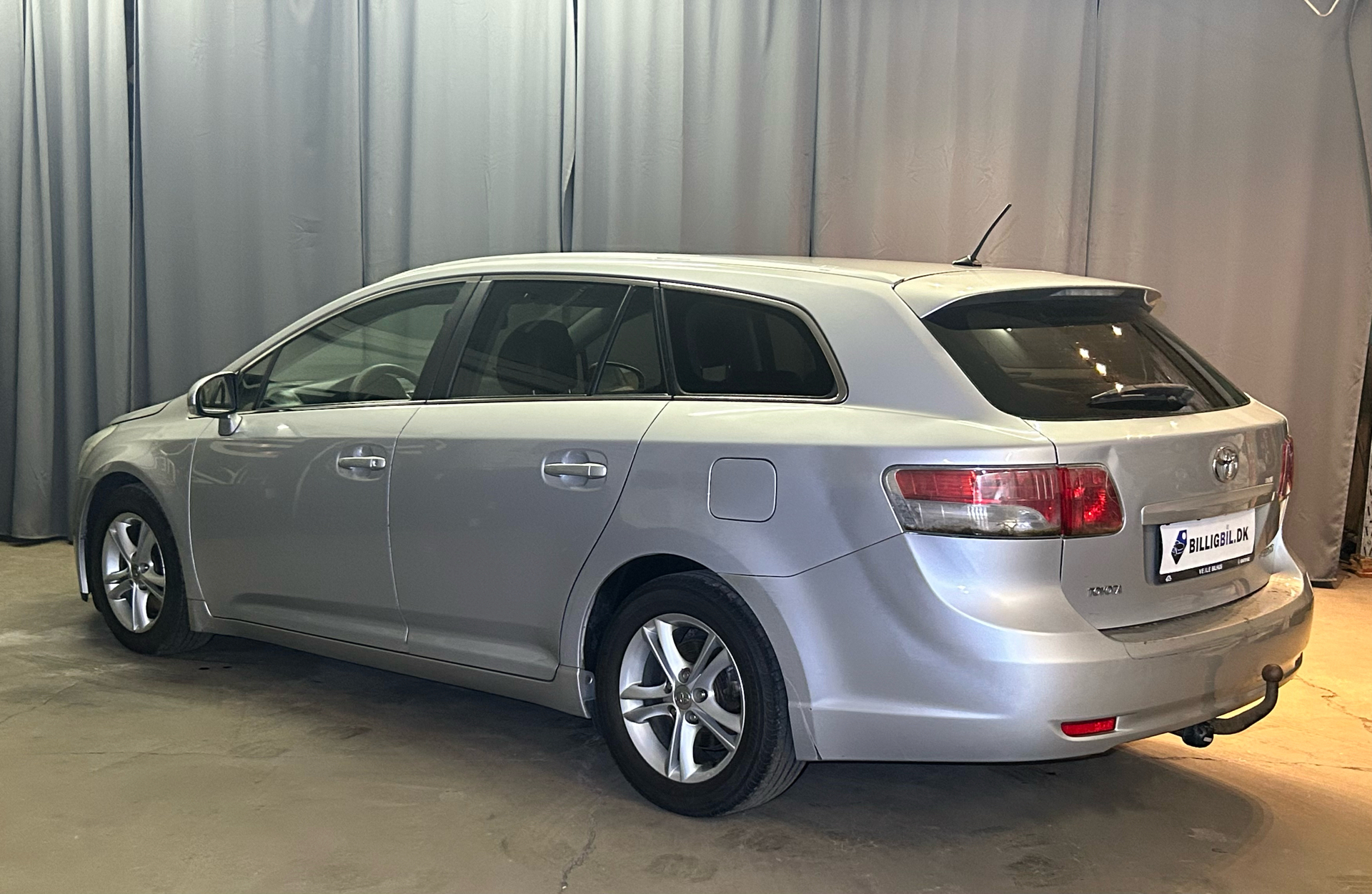 Billede af Toyota Avensis 2,0 D-4D DPF T1 126HK Stc 6g