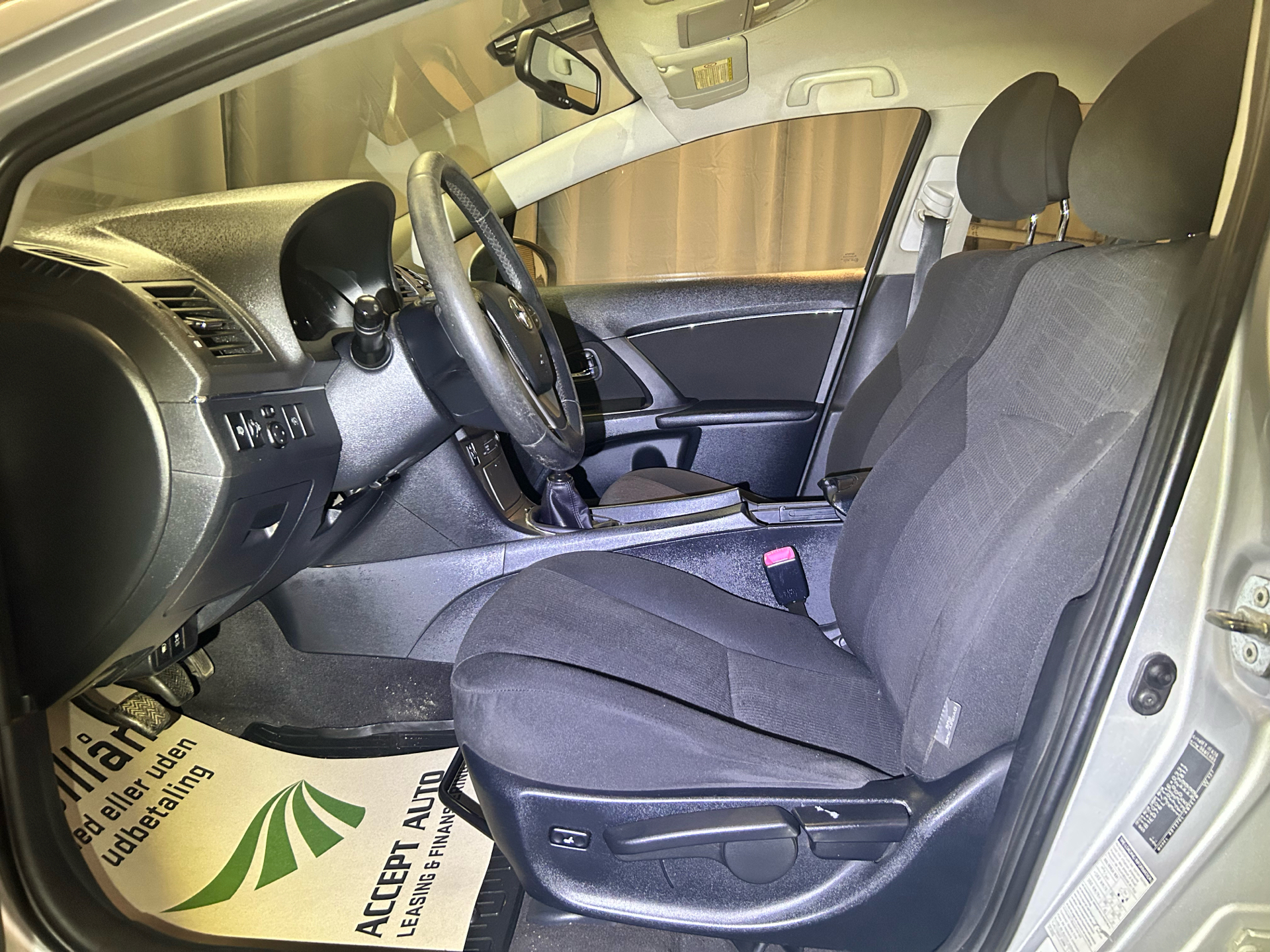 Billede af Toyota Avensis 2,0 D-4D DPF T1 126HK Stc 6g