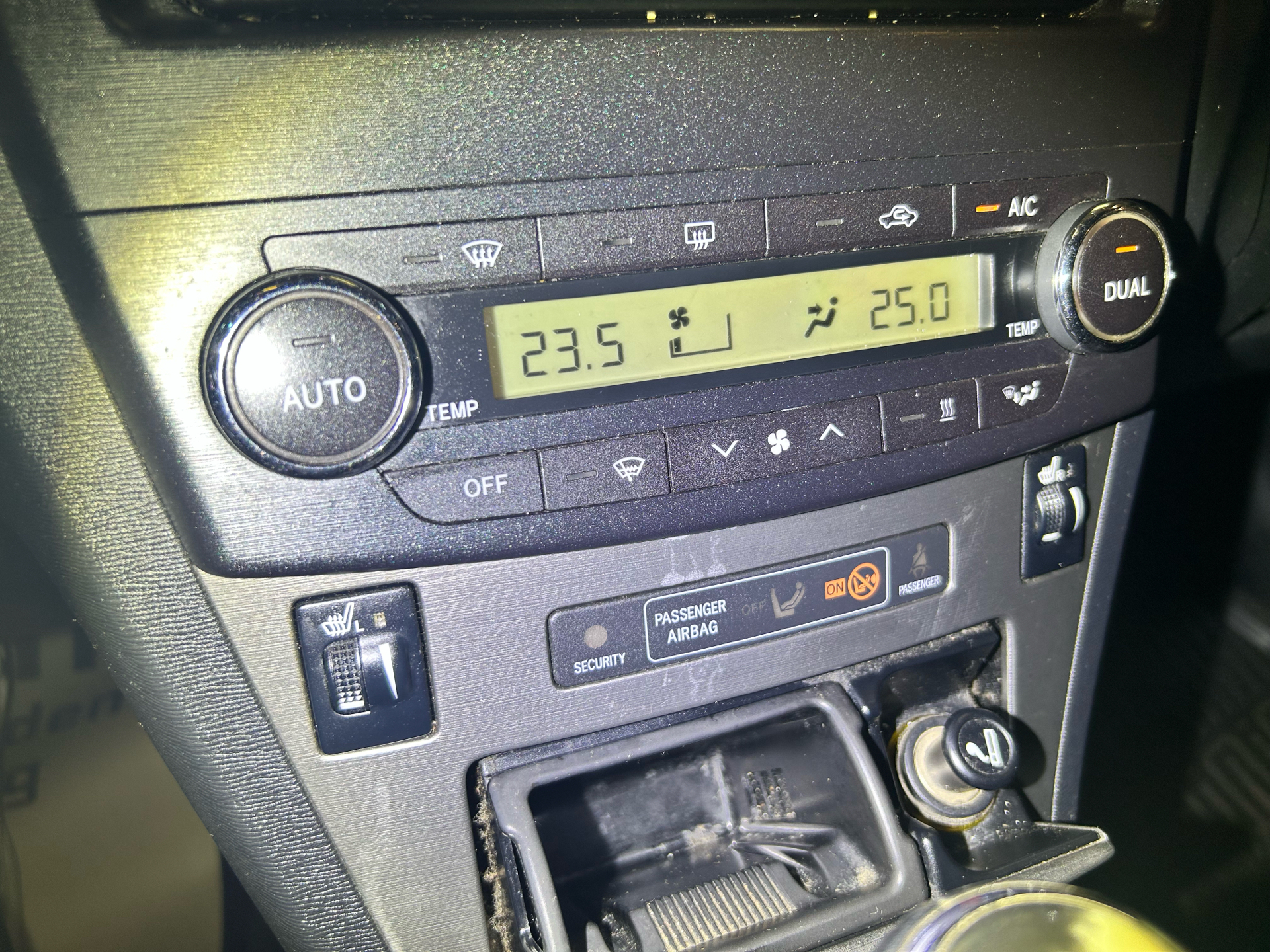 Billede af Toyota Avensis 2,0 D-4D DPF T1 126HK Stc 6g