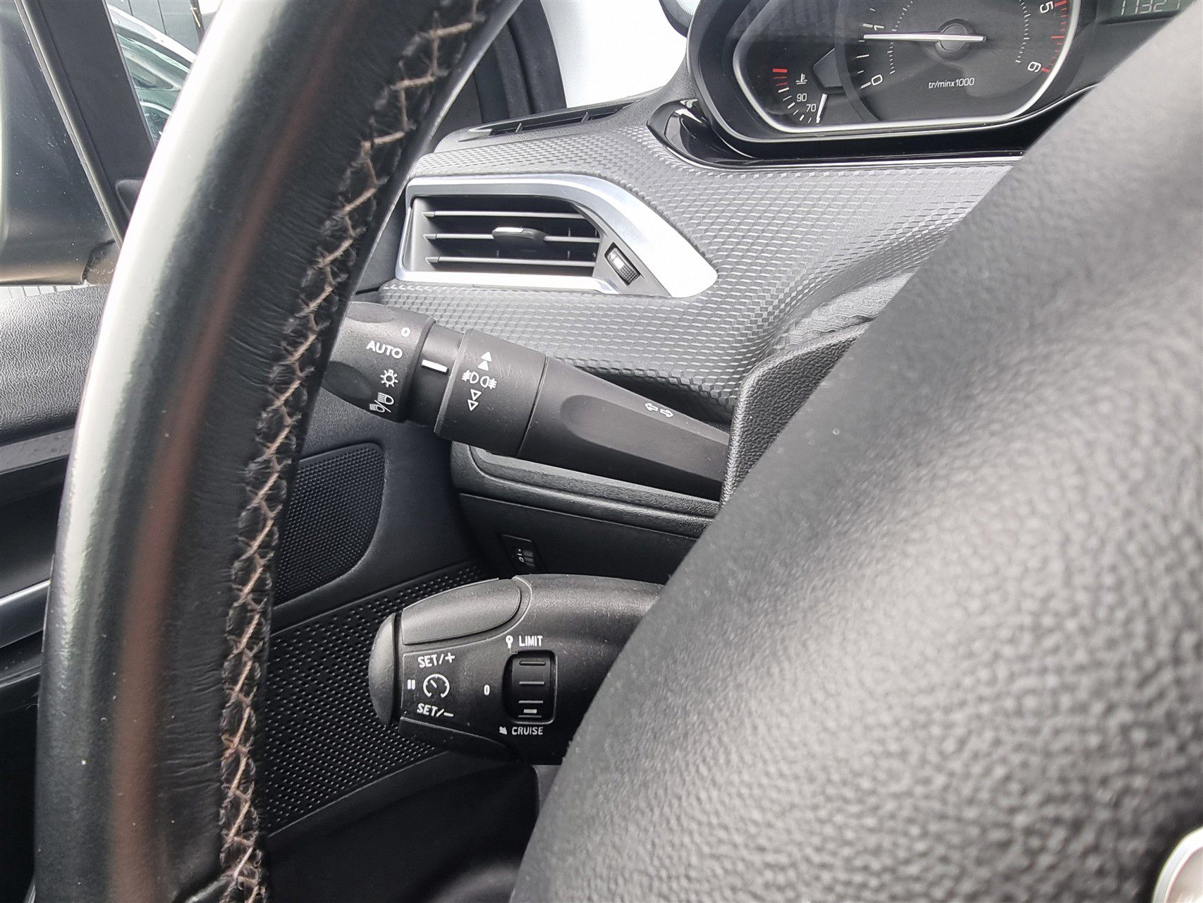 Billede af Peugeot 208 1,6 BlueHDi Allure Sky 100HK 5d