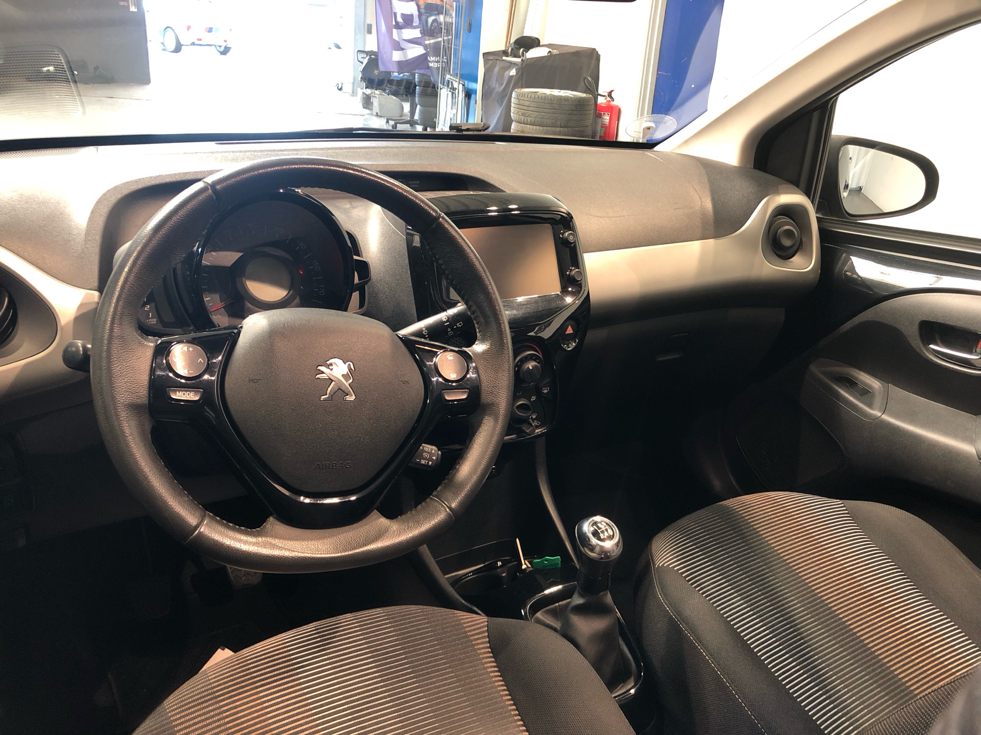 Billede af Peugeot 108 1,0 e-Vti Allure Top! 69HK 5d