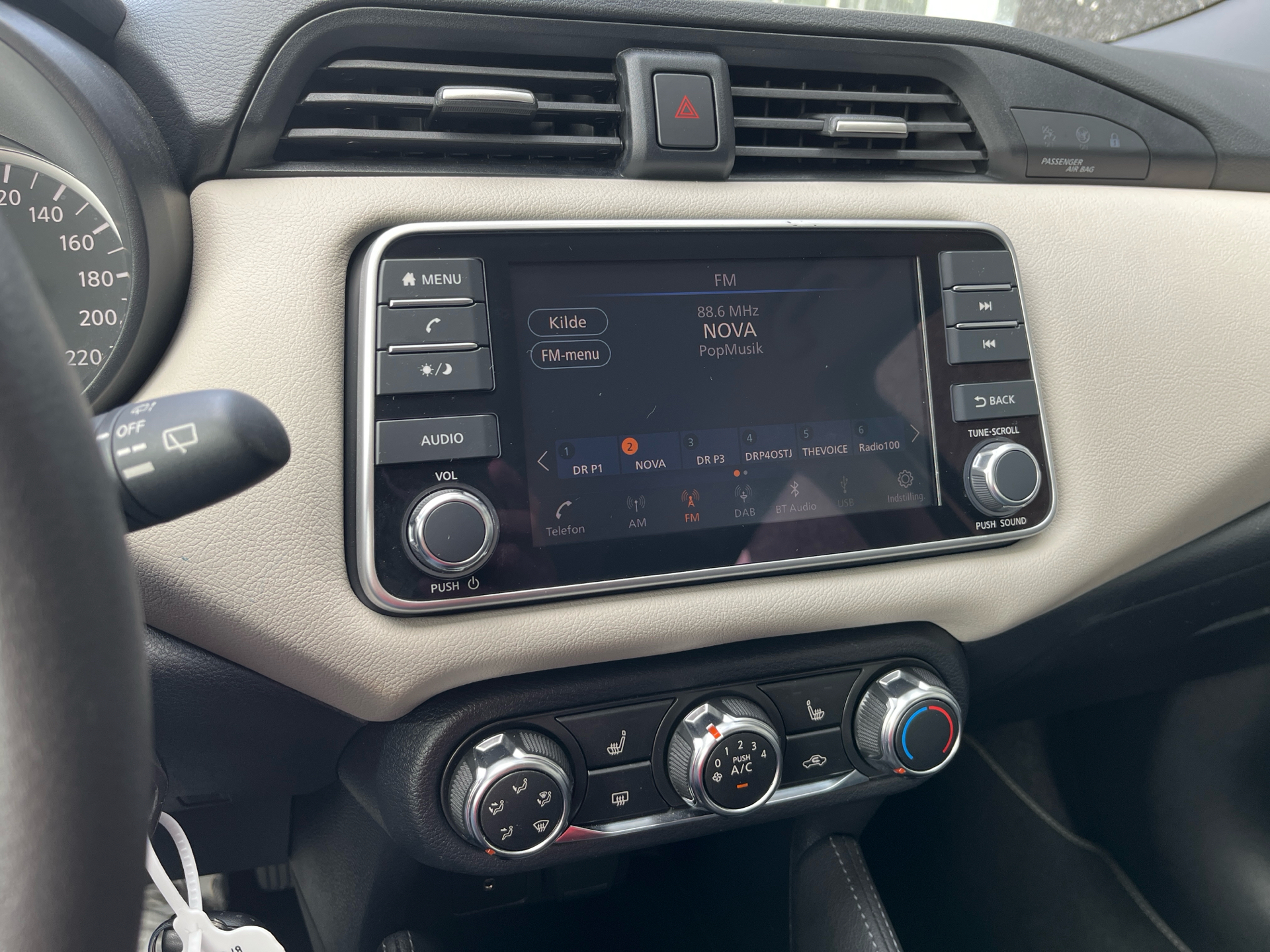 Billede af Nissan Micra 1,0 IG-T Acenta X-Tronic 100HK 5d Trinl. Gear