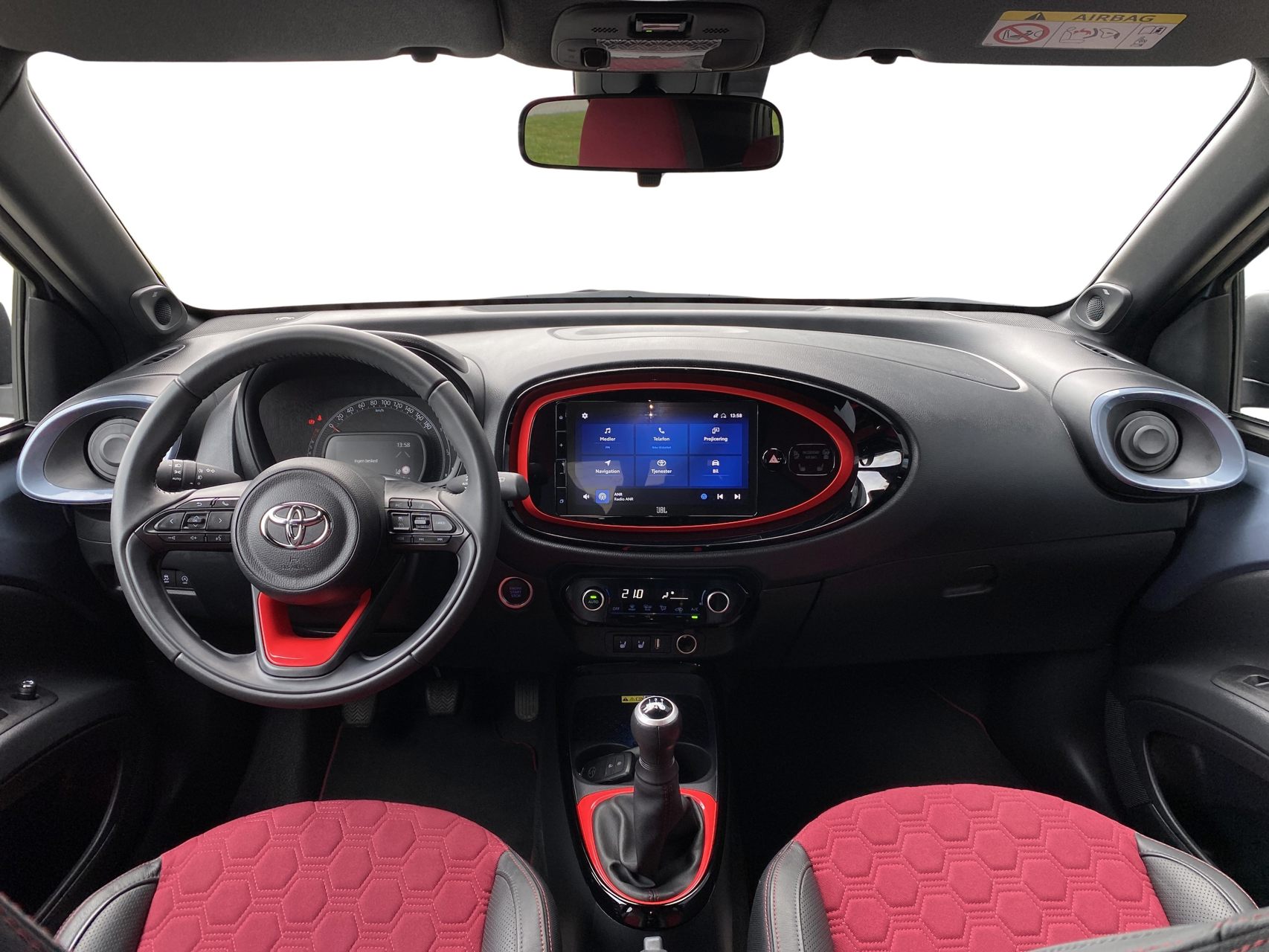 Billede af Toyota Aygo X 1,0 VVT-I Undercover 72HK 5d