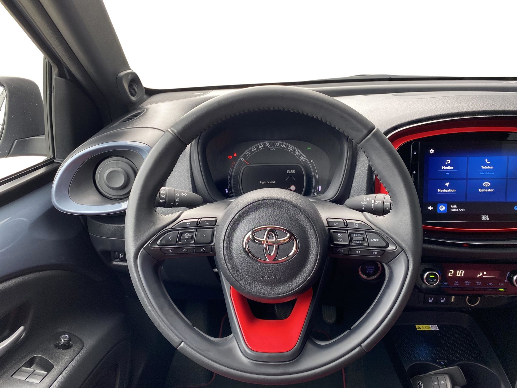 Billede af Toyota Aygo X 1,0 VVT-I Undercover 72HK 5d