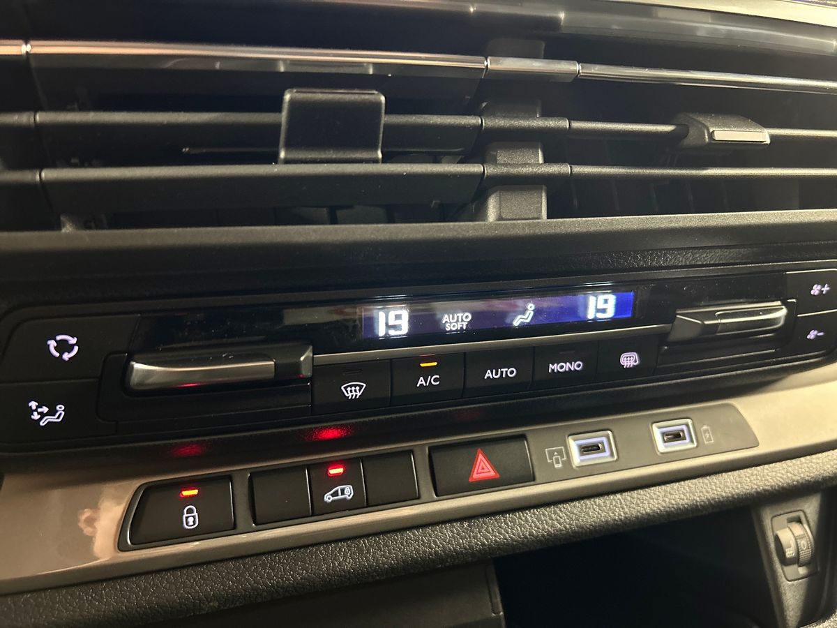 Billede af Citroën Jumpy L3 2,0 Blue HDi Masterline EAT8 145HK Van 8g Aut.