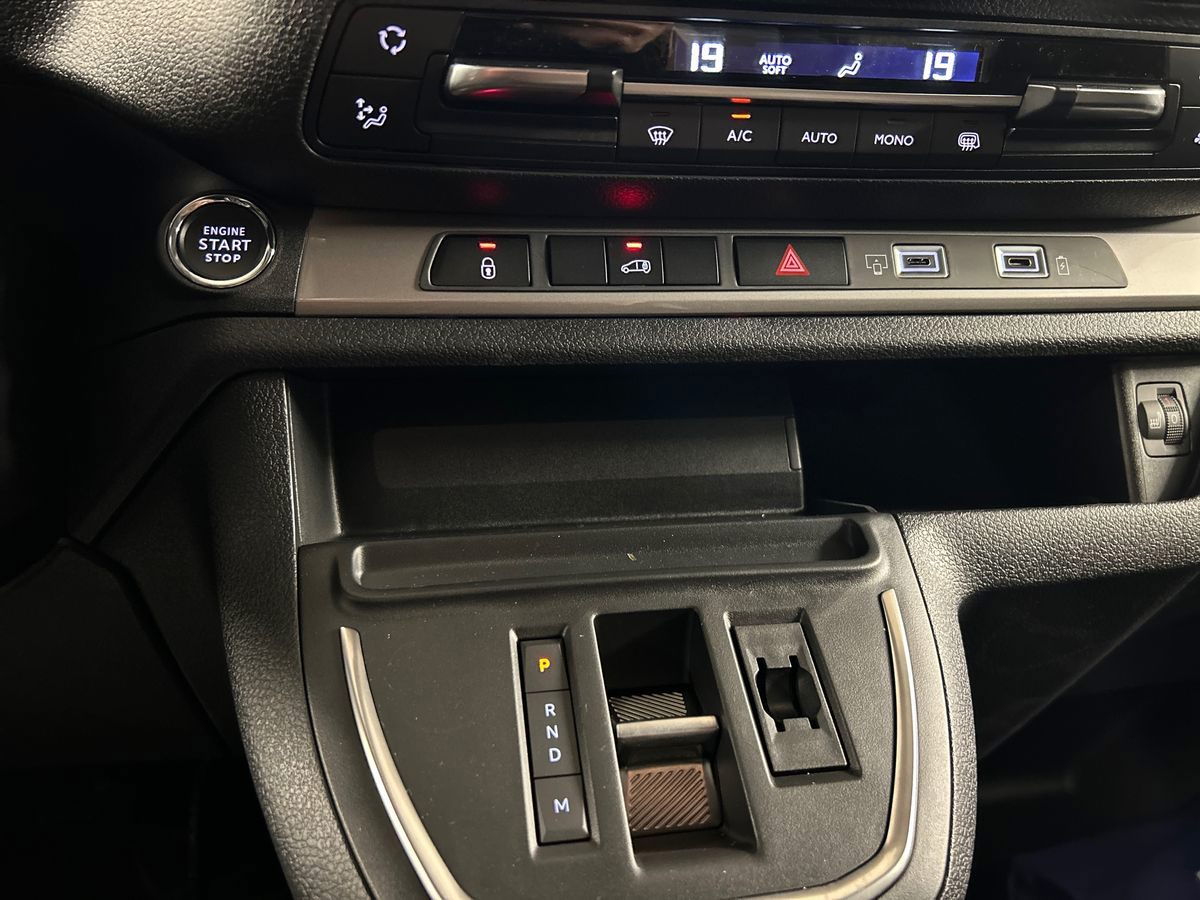 Billede af Citroën Jumpy L3 2,0 Blue HDi Masterline EAT8 145HK Van 8g Aut.