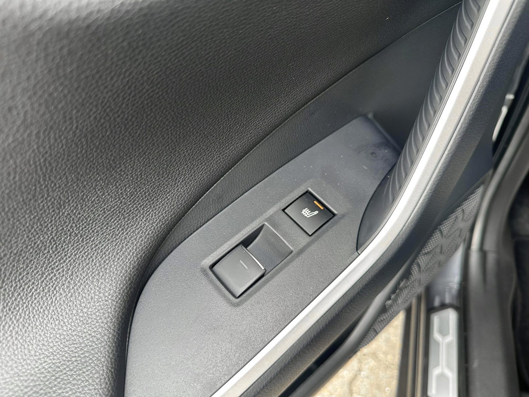 Billede af Toyota RAV4 Plug-in 2,5 Plugin-hybrid Active Comfort AWD 306HK 5d 6g Aut.