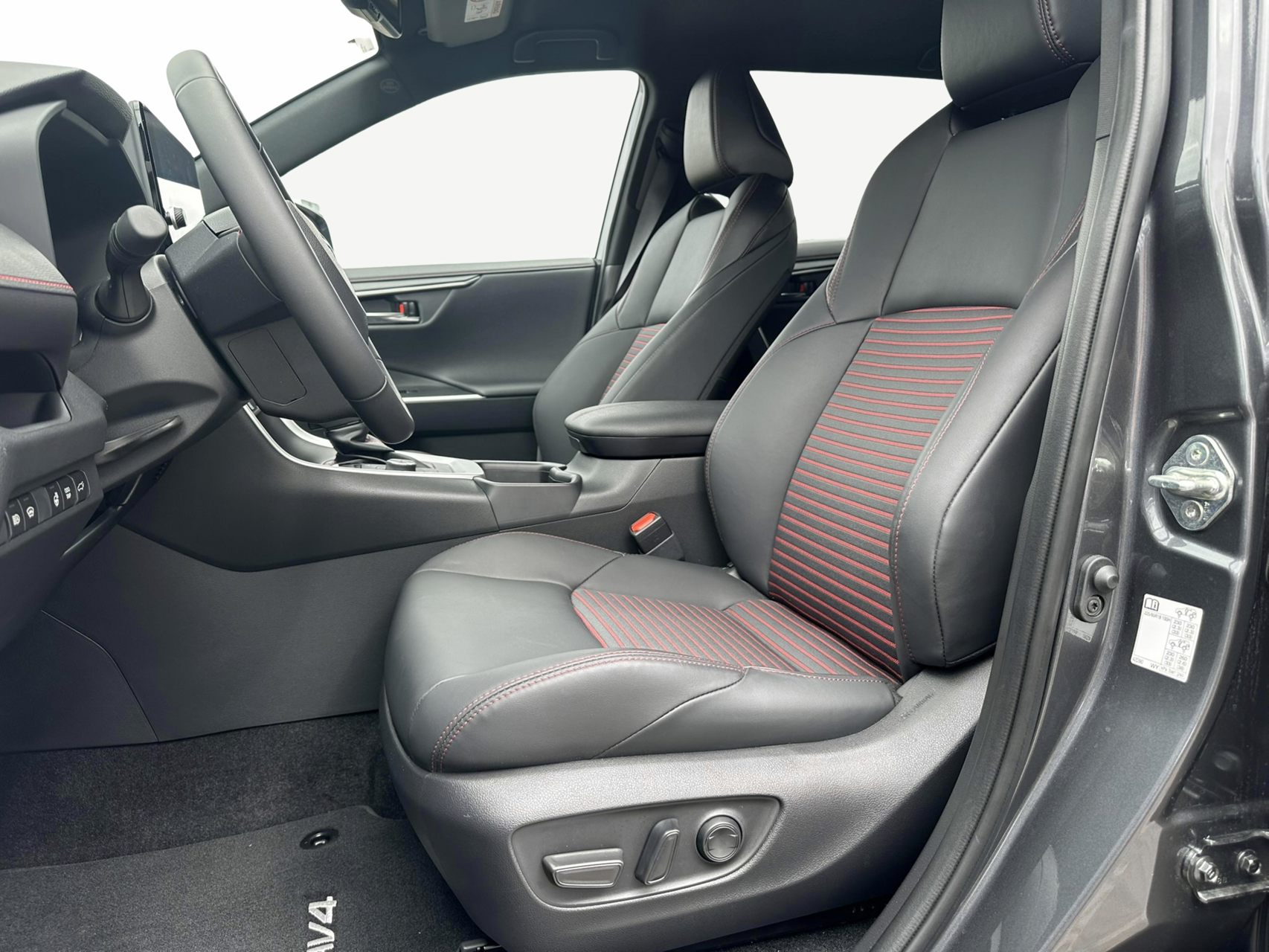 Billede af Toyota RAV4 Plug-in 2,5 Plugin-hybrid Active Comfort AWD 306HK 5d 6g Aut.