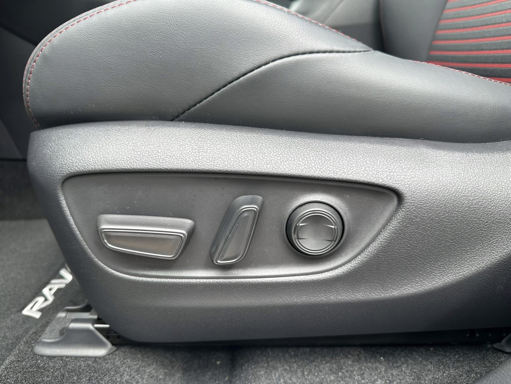 Billede af Toyota RAV4 Plug-in 2,5 Plugin-hybrid Active Comfort AWD 306HK 5d 6g Aut.