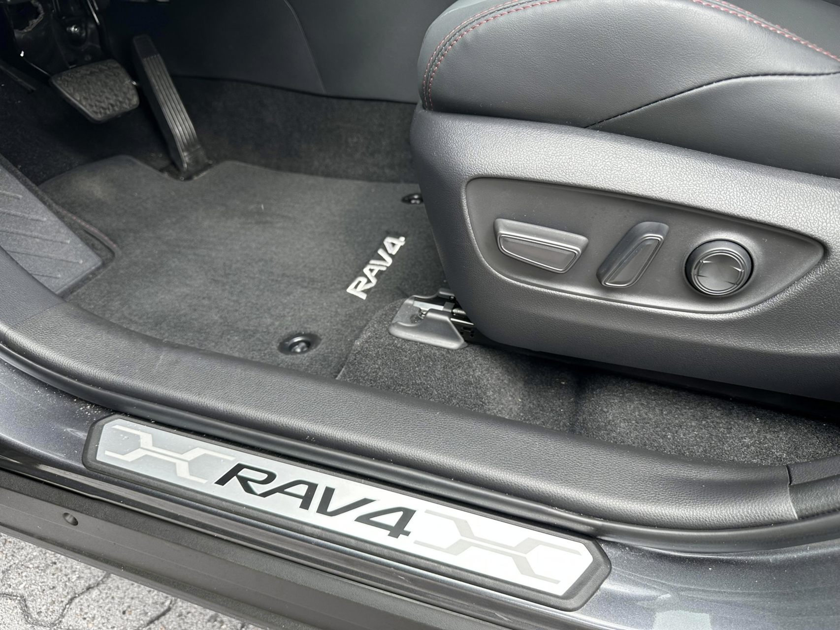 Billede af Toyota RAV4 Plug-in 2,5 Plugin-hybrid Active Comfort AWD 306HK 5d 6g Aut.