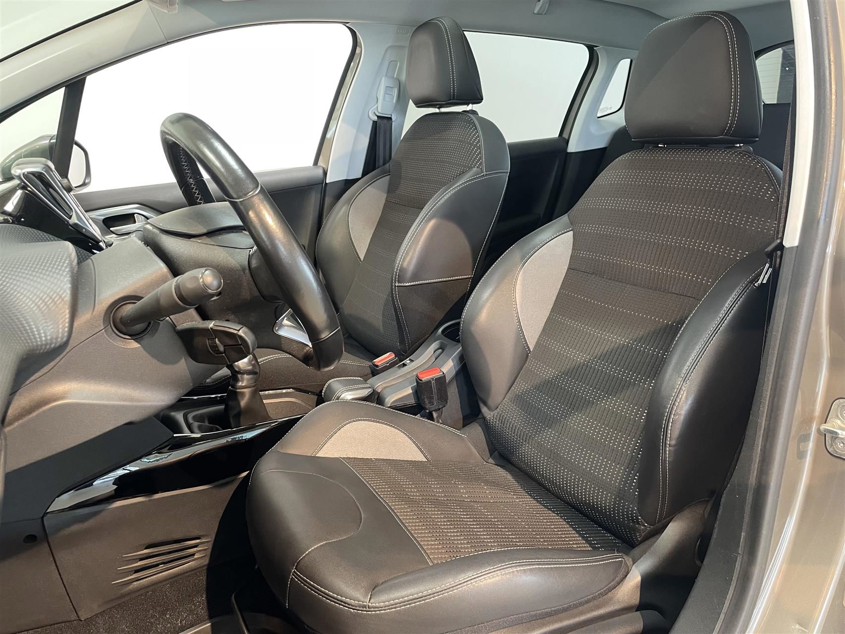 Billede af Peugeot 2008 1,2 e-THP Allure Sky 110HK