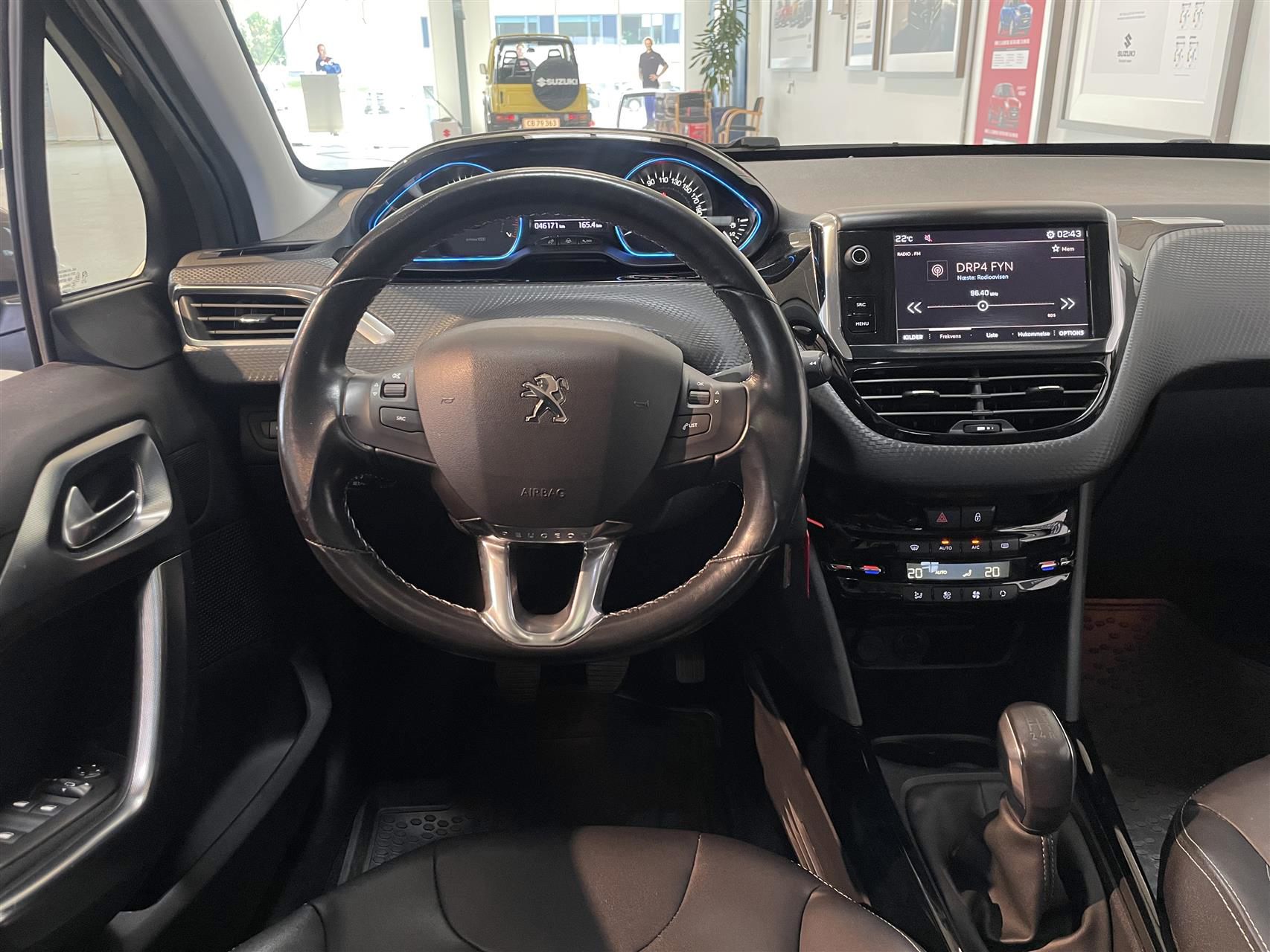 Billede af Peugeot 2008 1,2 e-THP Allure Sky 110HK