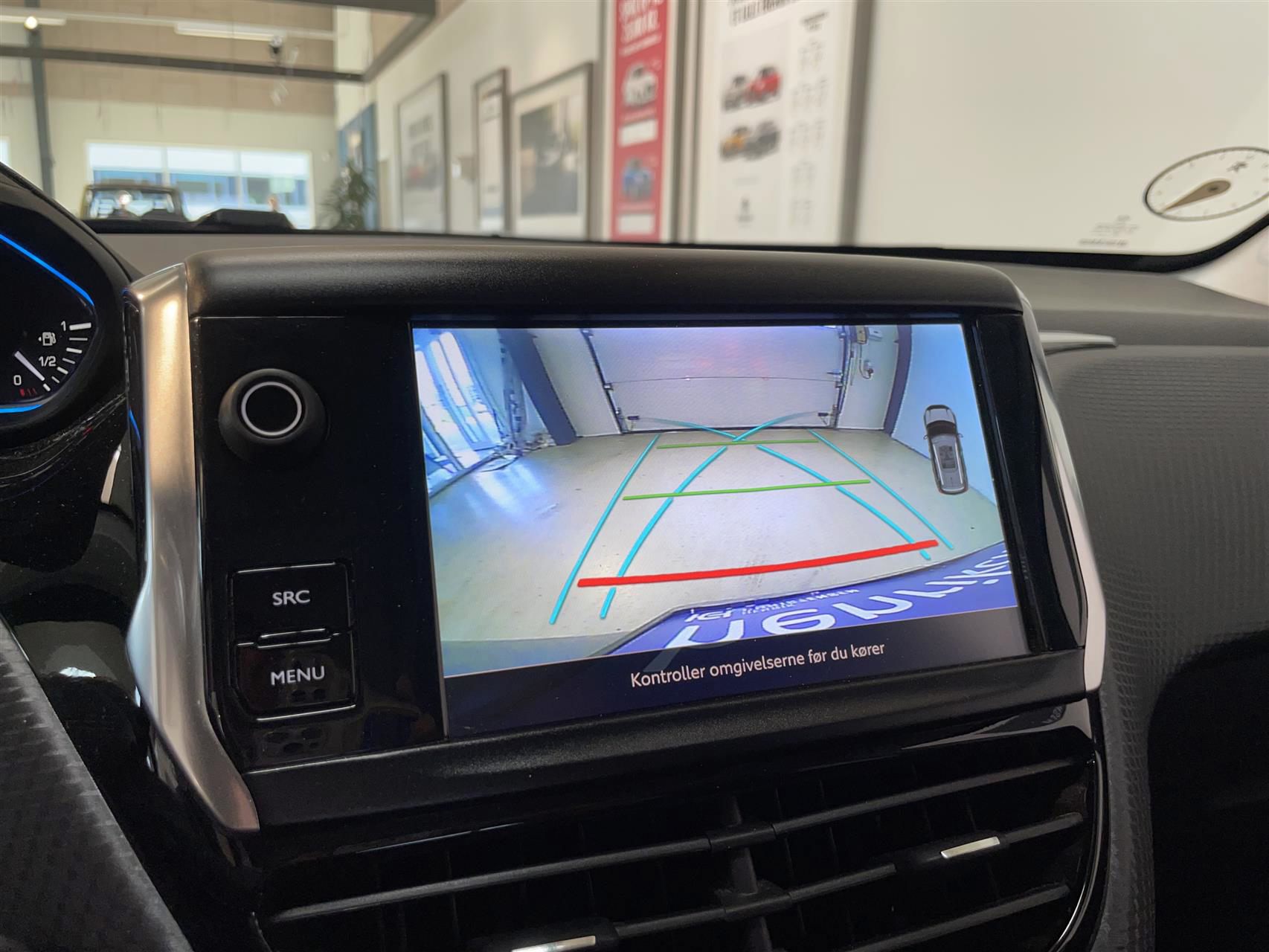 Billede af Peugeot 2008 1,2 e-THP Allure Sky 110HK