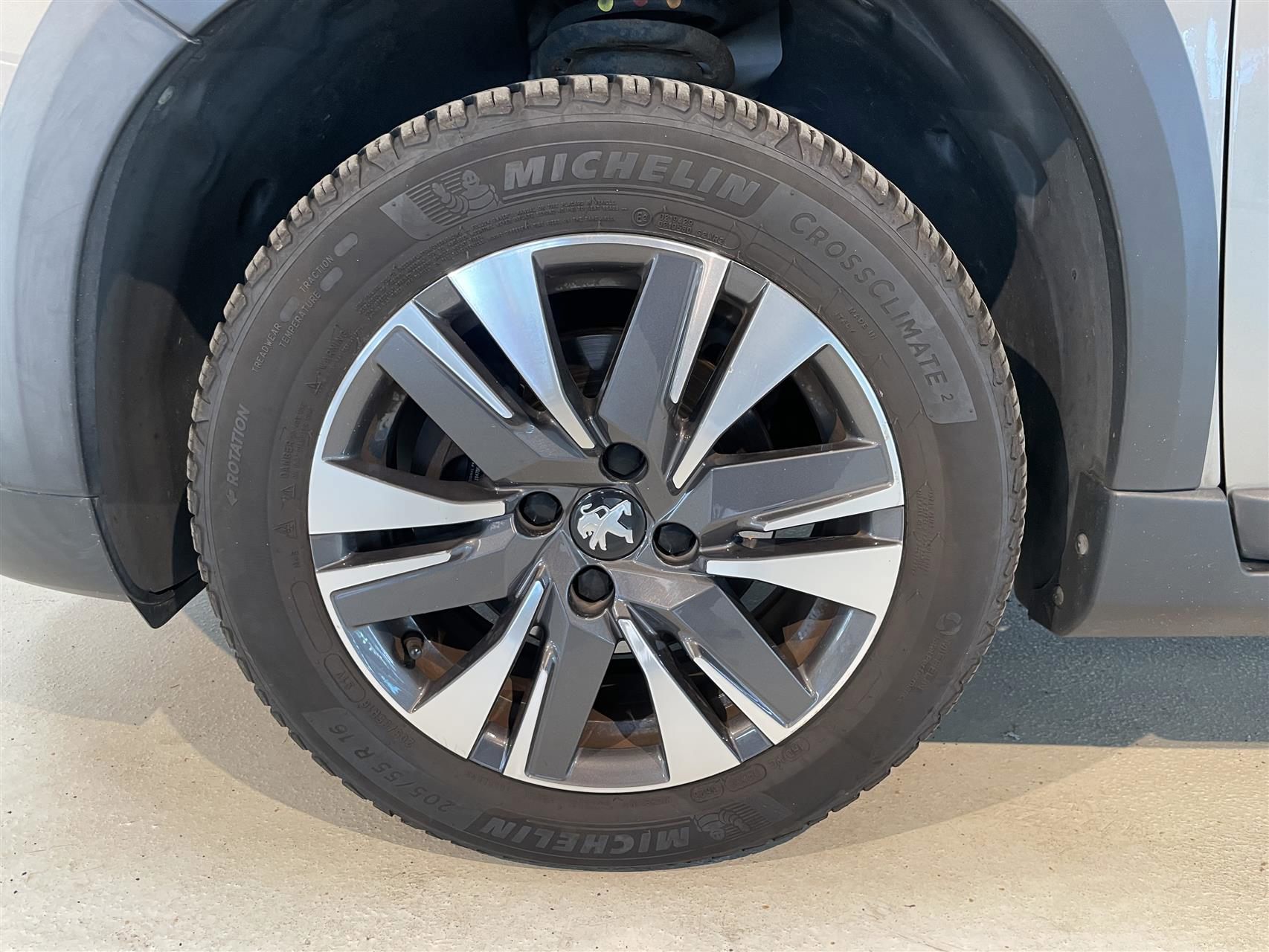 Billede af Peugeot 2008 1,2 e-THP Allure Sky 110HK