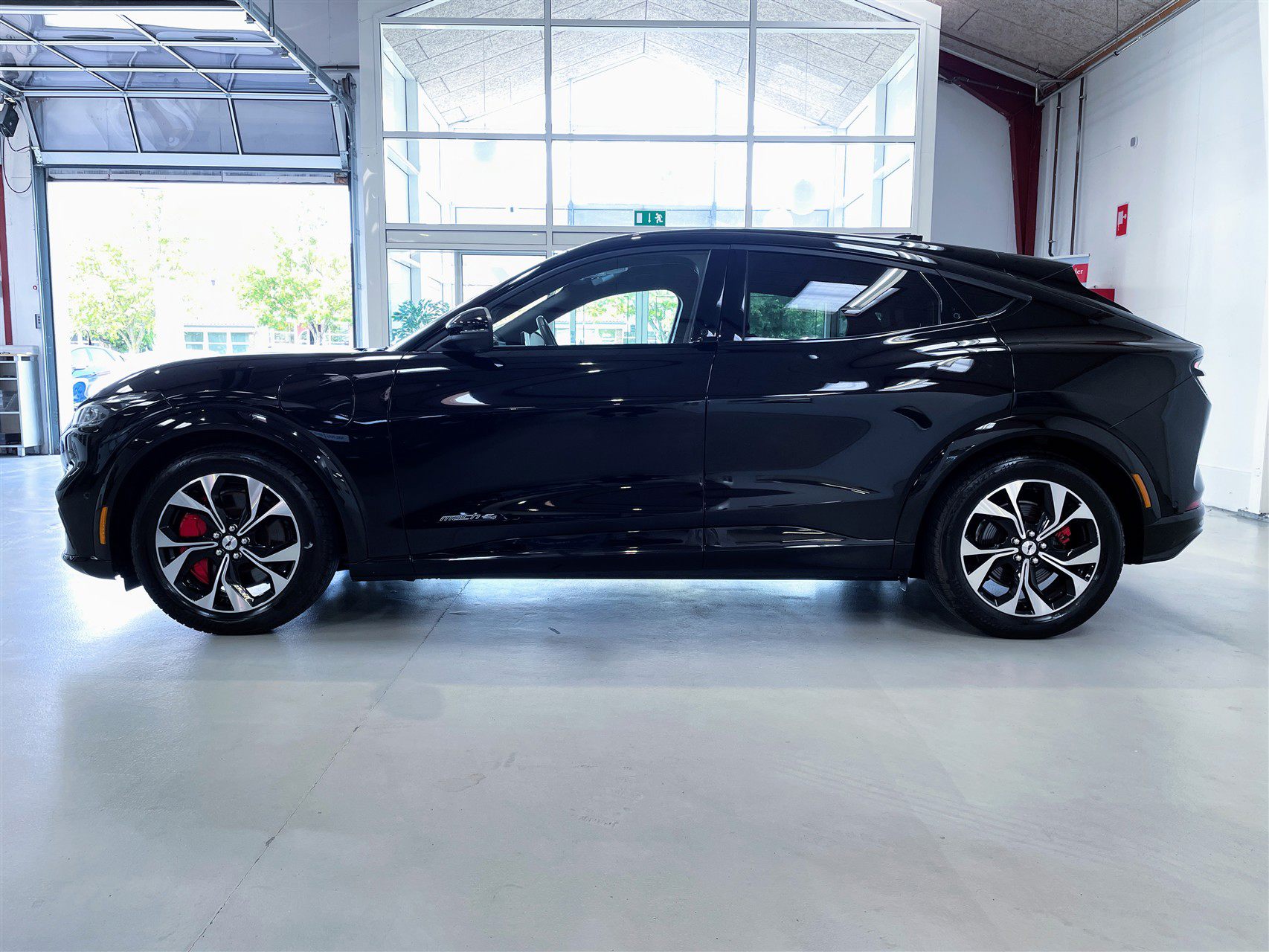 Billede af Ford Mustang Mach-E EL UR AWD 351HK 5d Aut.