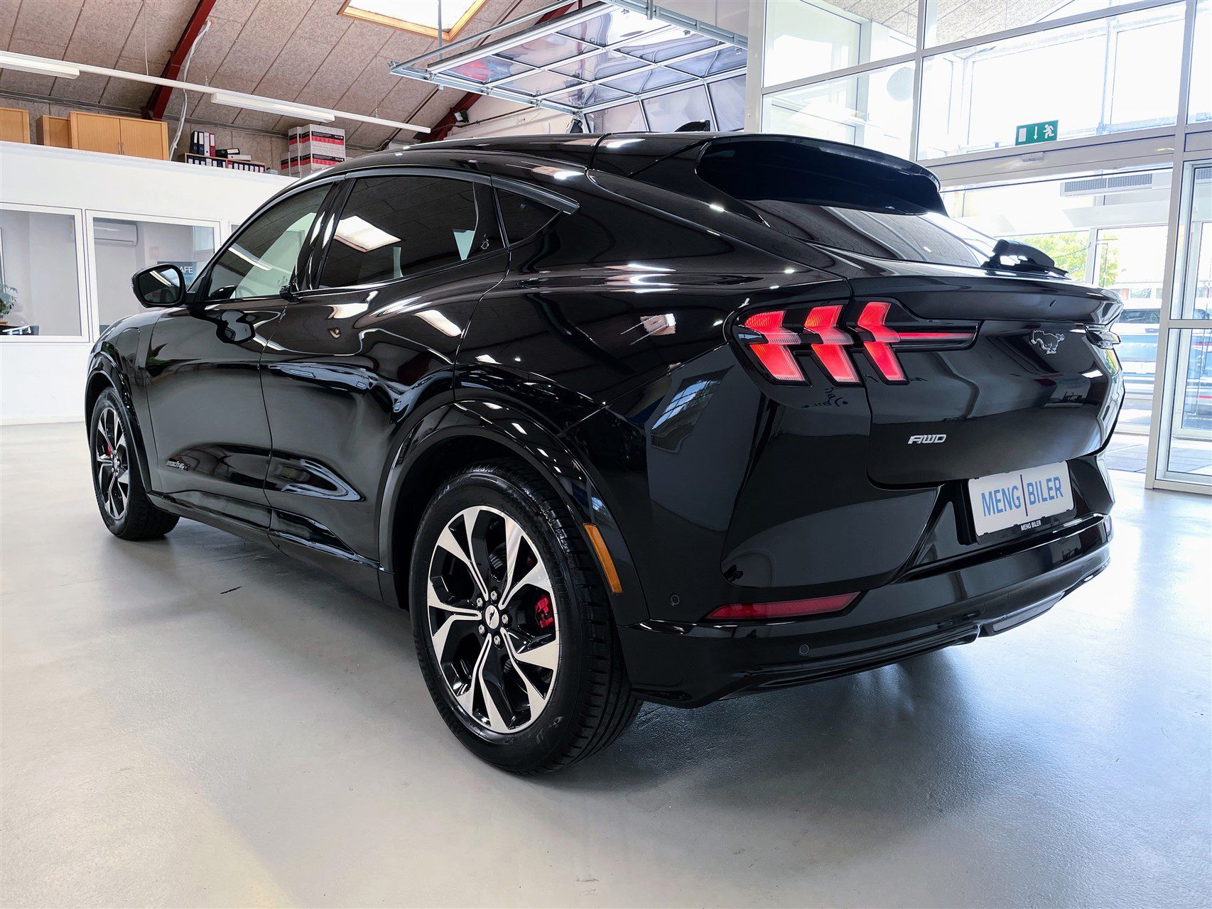 Billede af Ford Mustang Mach-E EL UR AWD 351HK 5d Aut.