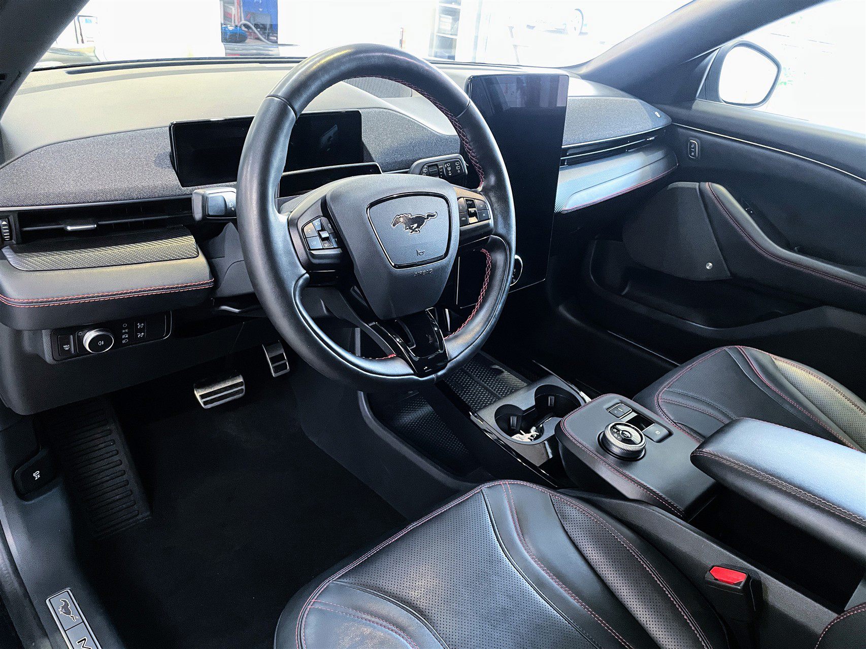 Billede af Ford Mustang Mach-E EL UR AWD 351HK 5d Aut.