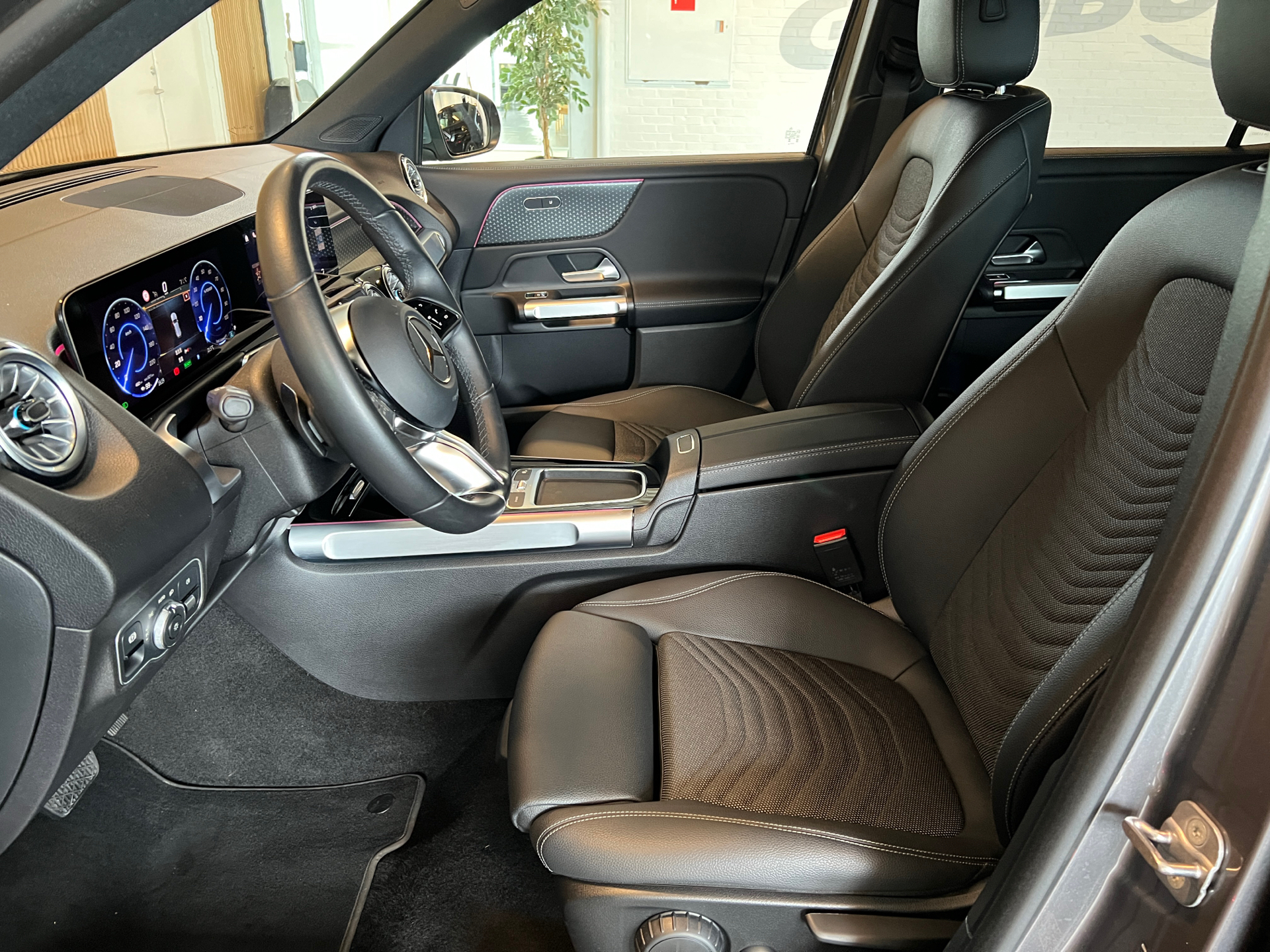 Billede af Mercedes-Benz EQB 250+ EL Progressive 7 pers. 190HK 5d Aut.