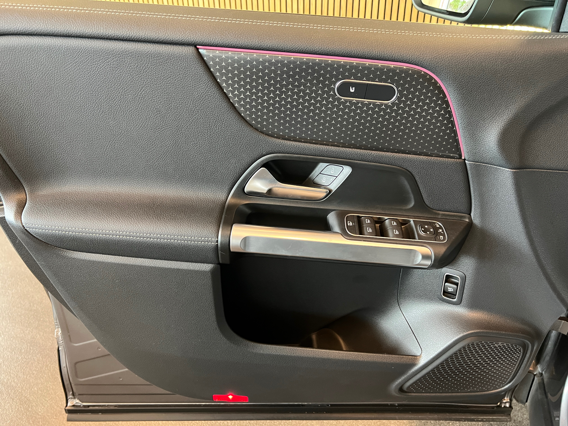 Billede af Mercedes-Benz EQB 250+ EL Progressive 7 pers. 190HK 5d Aut.
