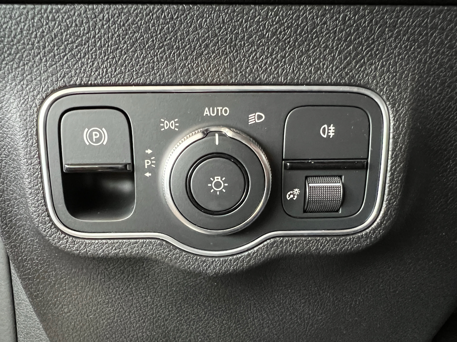 Billede af Mercedes-Benz EQB 250+ EL Progressive 7 pers. 190HK 5d Aut.