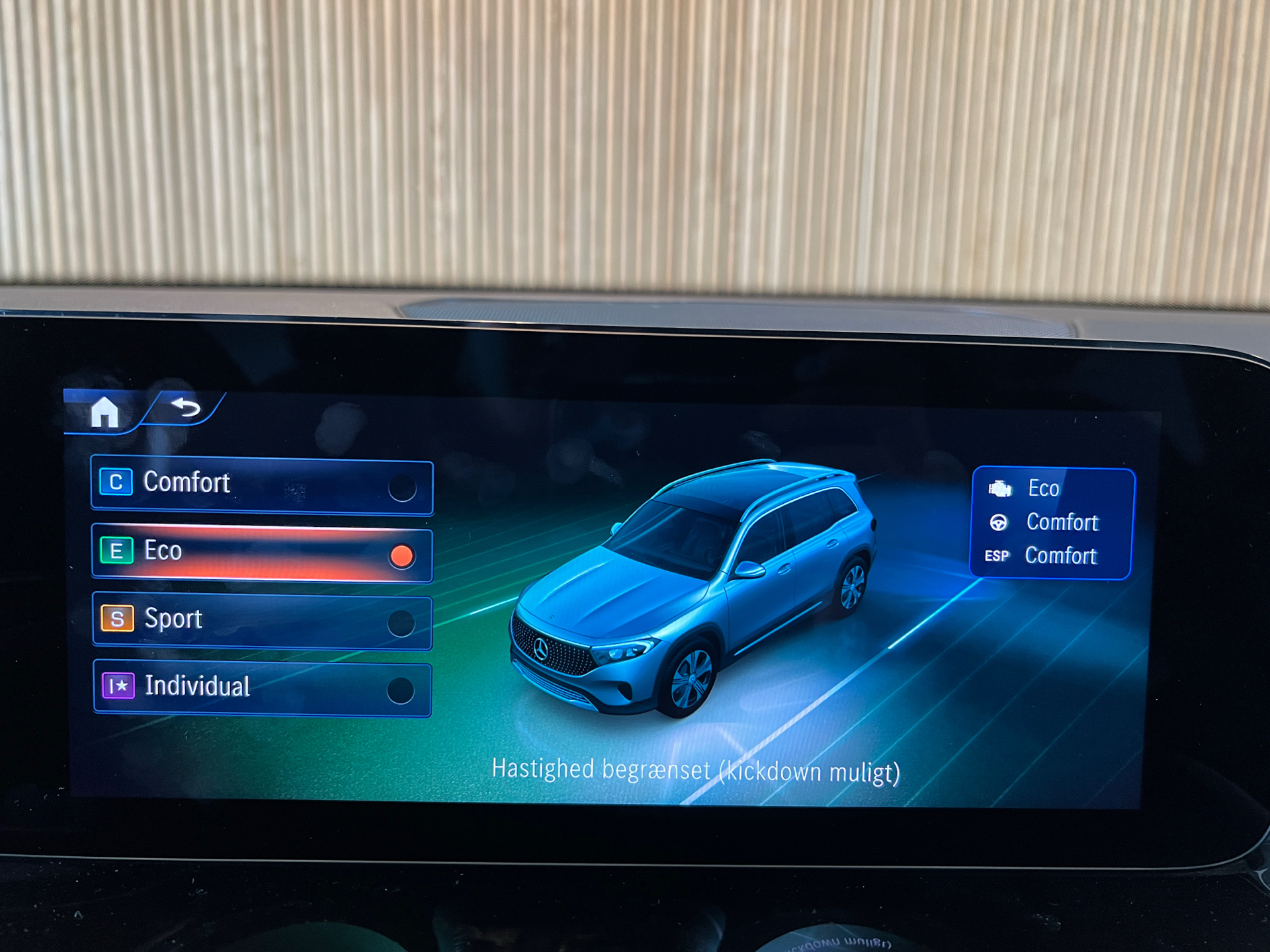 Billede af Mercedes-Benz EQB 250+ EL Progressive 7 pers. 190HK 5d Aut.