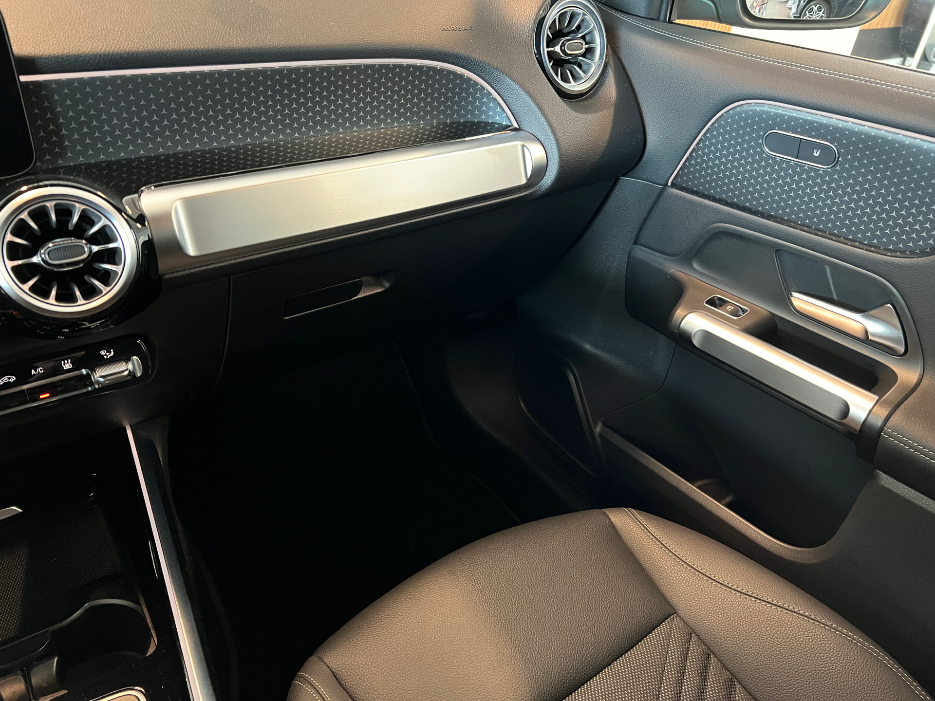 Billede af Mercedes-Benz EQB 250+ EL Progressive 7 pers. 190HK 5d Aut.