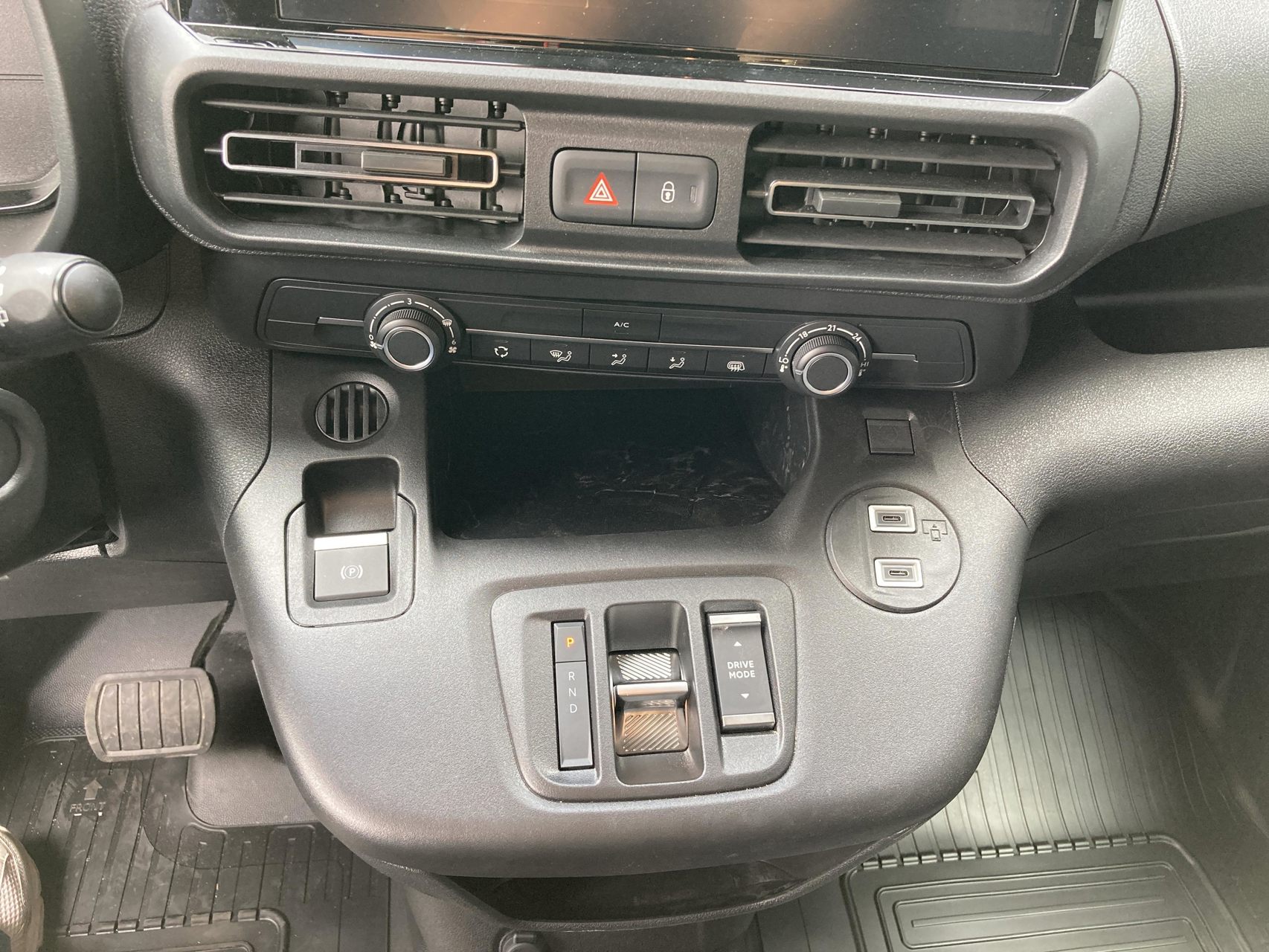 Billede af Toyota Proace City Electric Long EL Comfort Master To Skydedøre 136HK Van Aut.