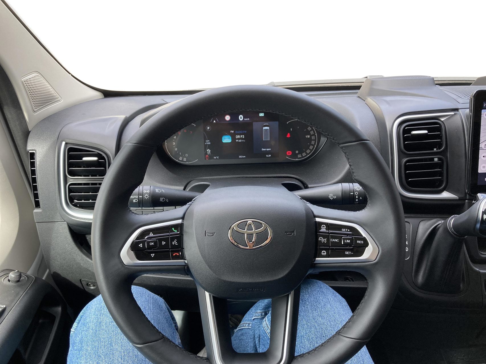 Billede af Toyota Proace Max Long 2,2 D Comfort Master To skydedør m. højt tag Heavy 180HK Van 8g Aut.