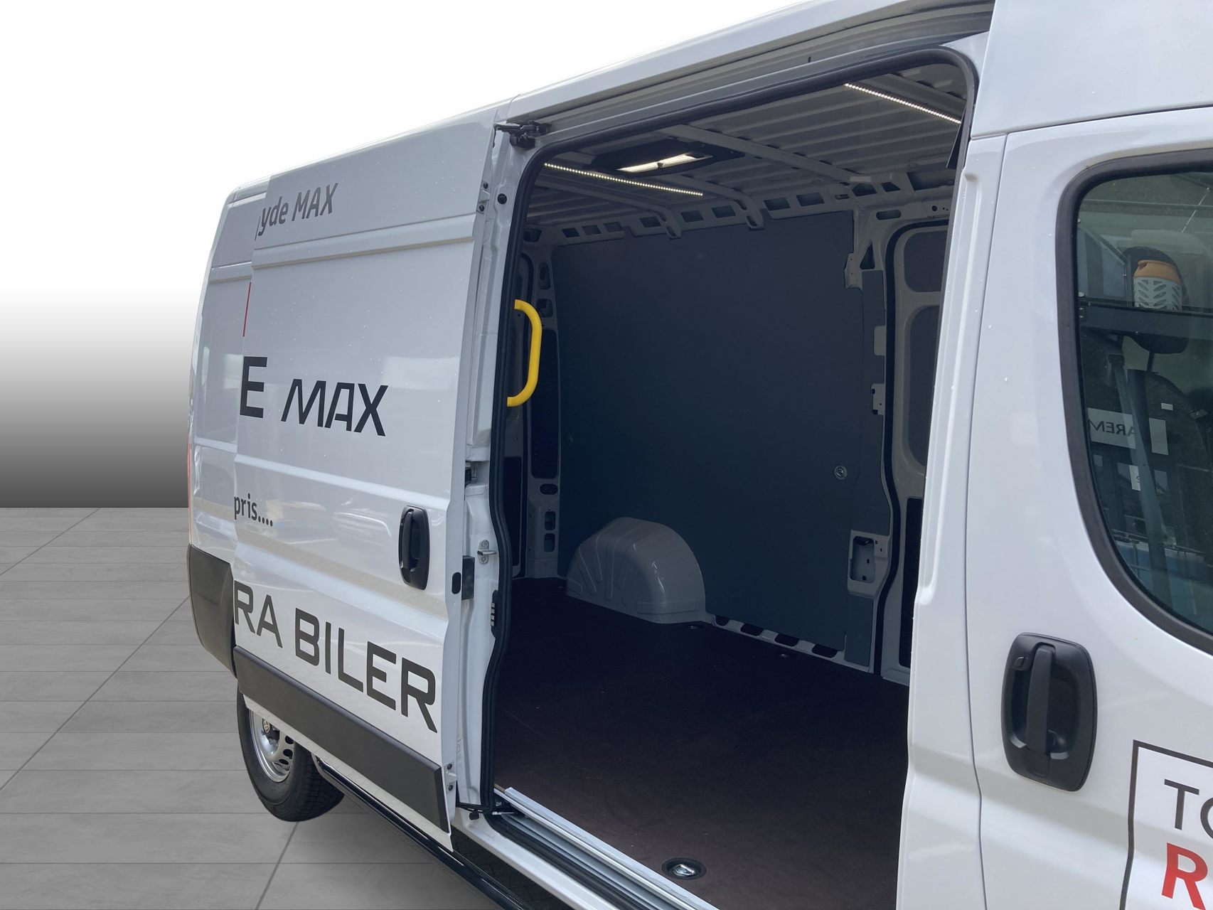 Billede af Toyota Proace Max Long 2,2 D Comfort Master To skydedør m. højt tag Heavy 180HK Van 8g Aut.