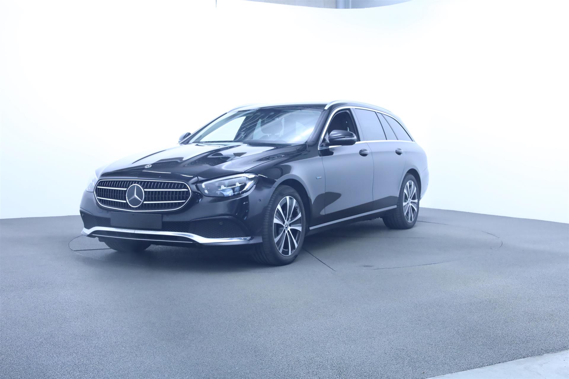 Billede af Mercedes-Benz E300 e T 2,0 Plugin-hybrid AMG Line 9G-Tronic 320HK Stc 9g Aut.