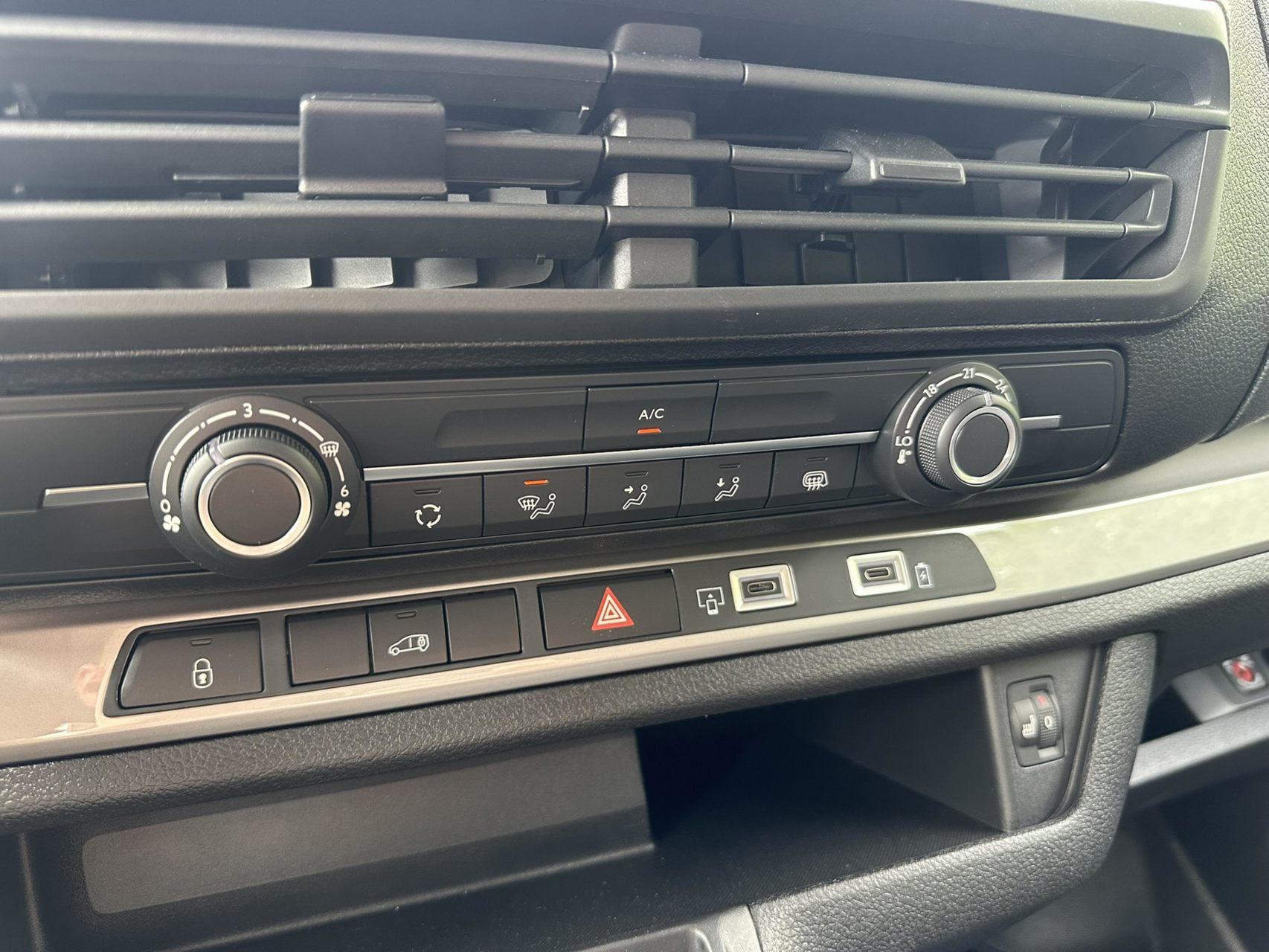 Billede af Toyota Proace Long 2,0 D Comfort Master To skydedør 144HK Van 8g Aut.