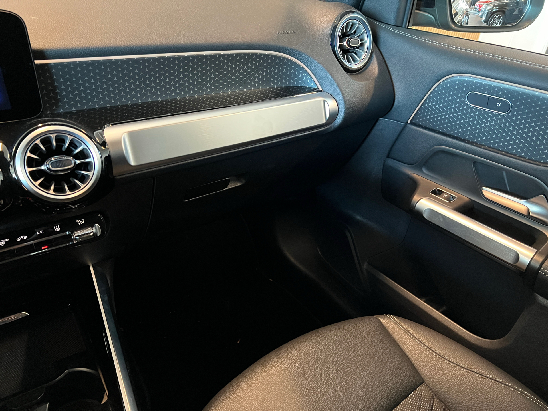 Billede af Mercedes-Benz EQB 250+ EL Progressive 7 pers. 190HK 5d Aut.