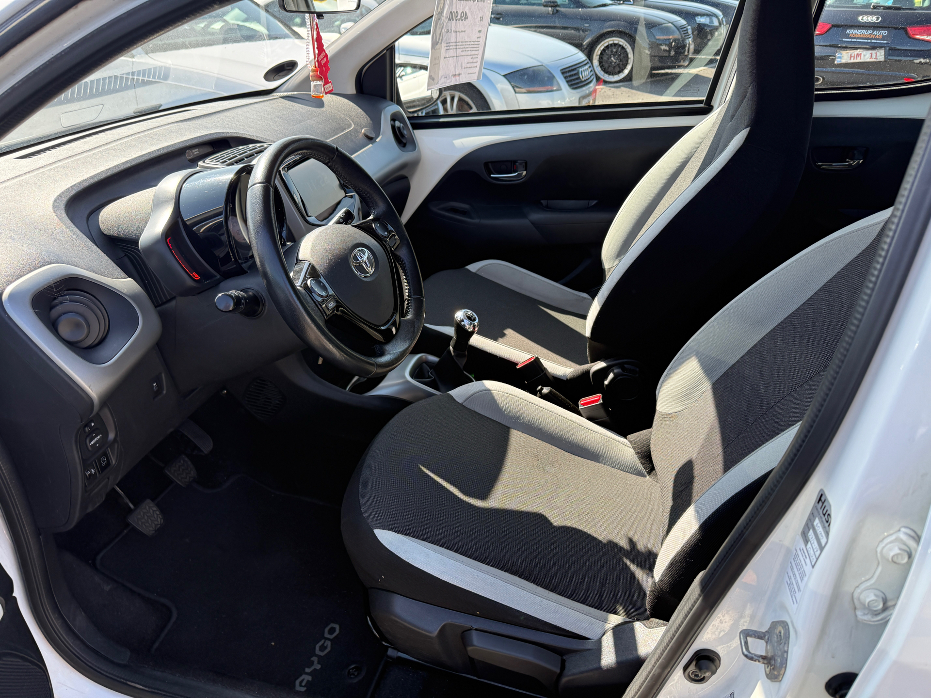 Billede af Toyota Aygo 1,0 VVT-I X-Play + X-Touch 69HK 5d