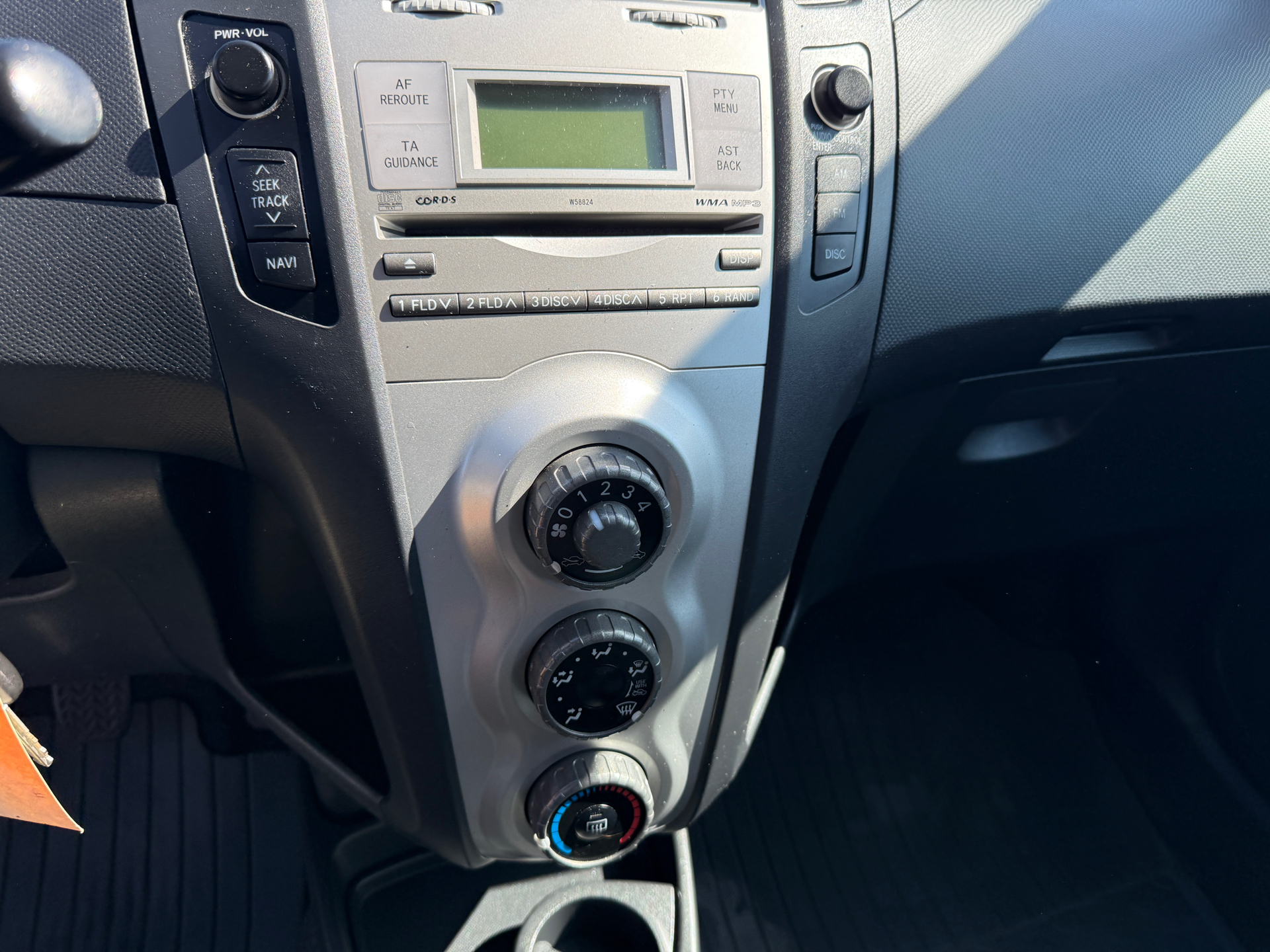 Billede af Toyota Yaris 1,0 VVT-I Linea Terra 69HK 5d