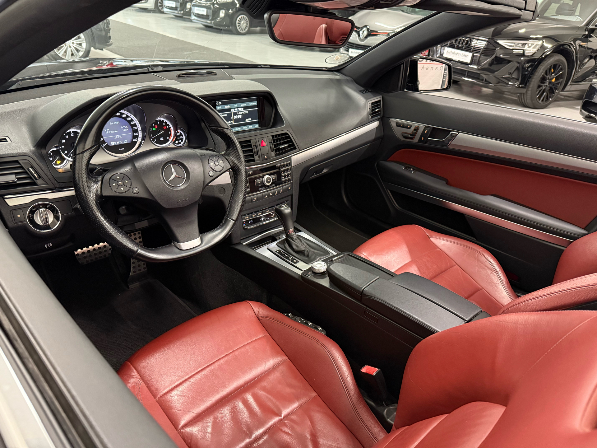 Billede af Mercedes-Benz E350 3,5 CGI BlueEfficiency 292HK Cabr. Aut.