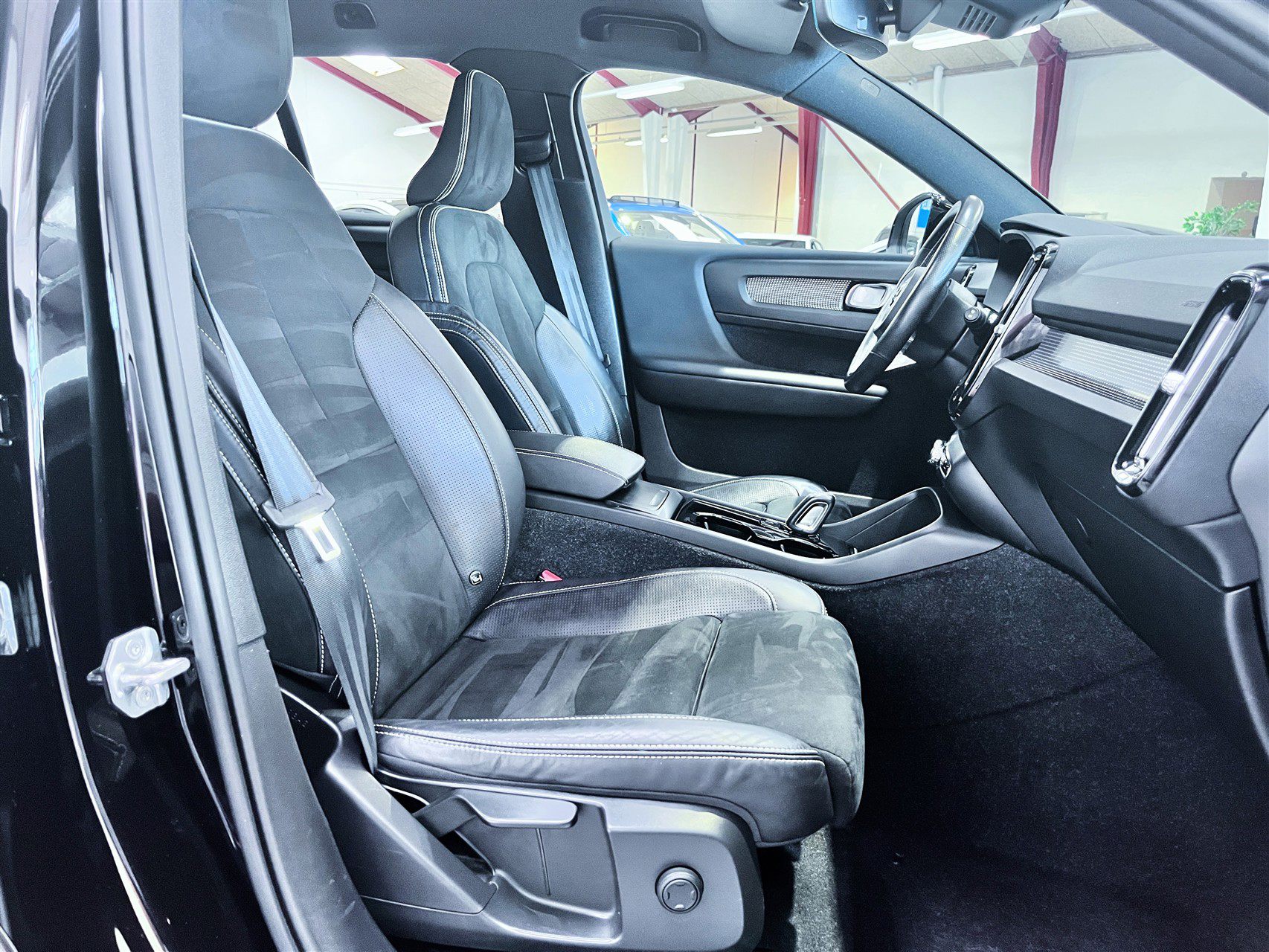 Billede af Volvo XC40 P8 Recharge Twin R-design AWD 408HK 5d Aut.