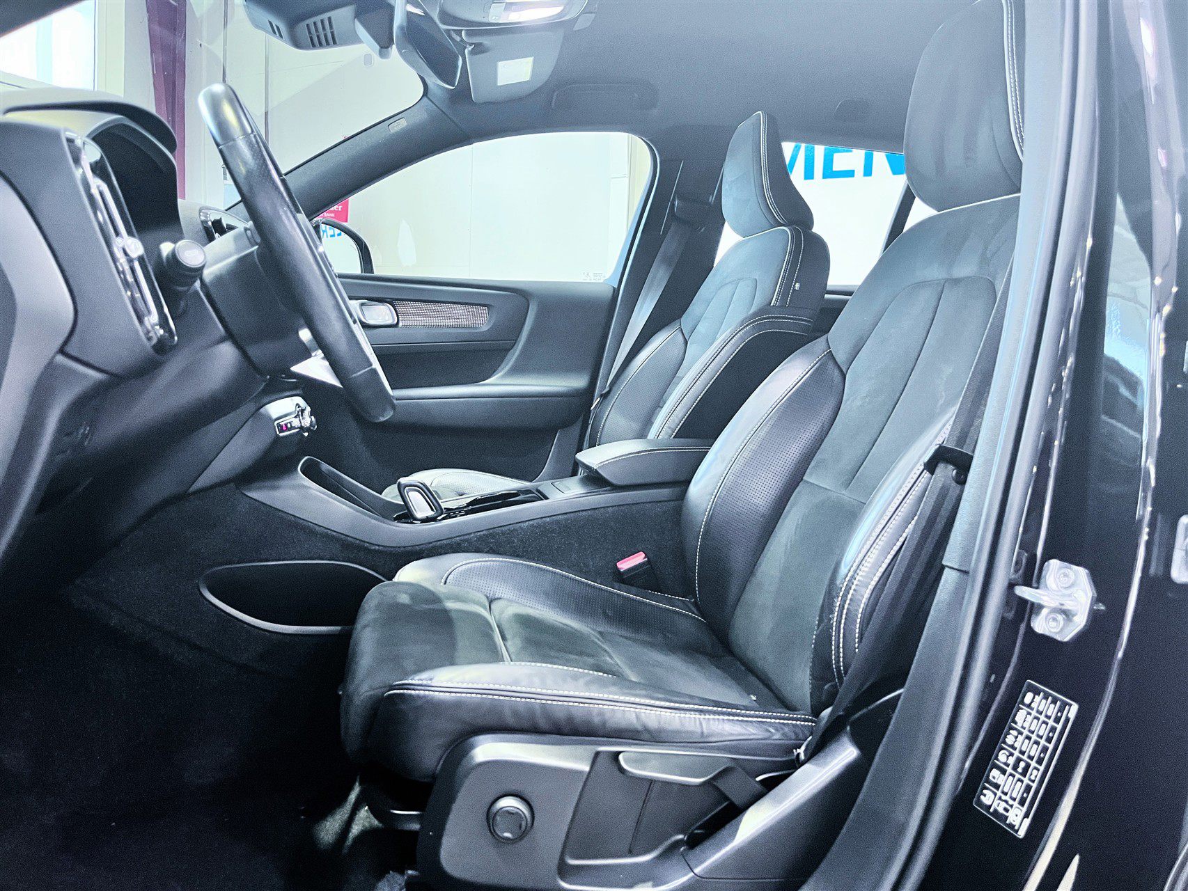 Billede af Volvo XC40 P8 Recharge Twin R-design AWD 408HK 5d Aut.