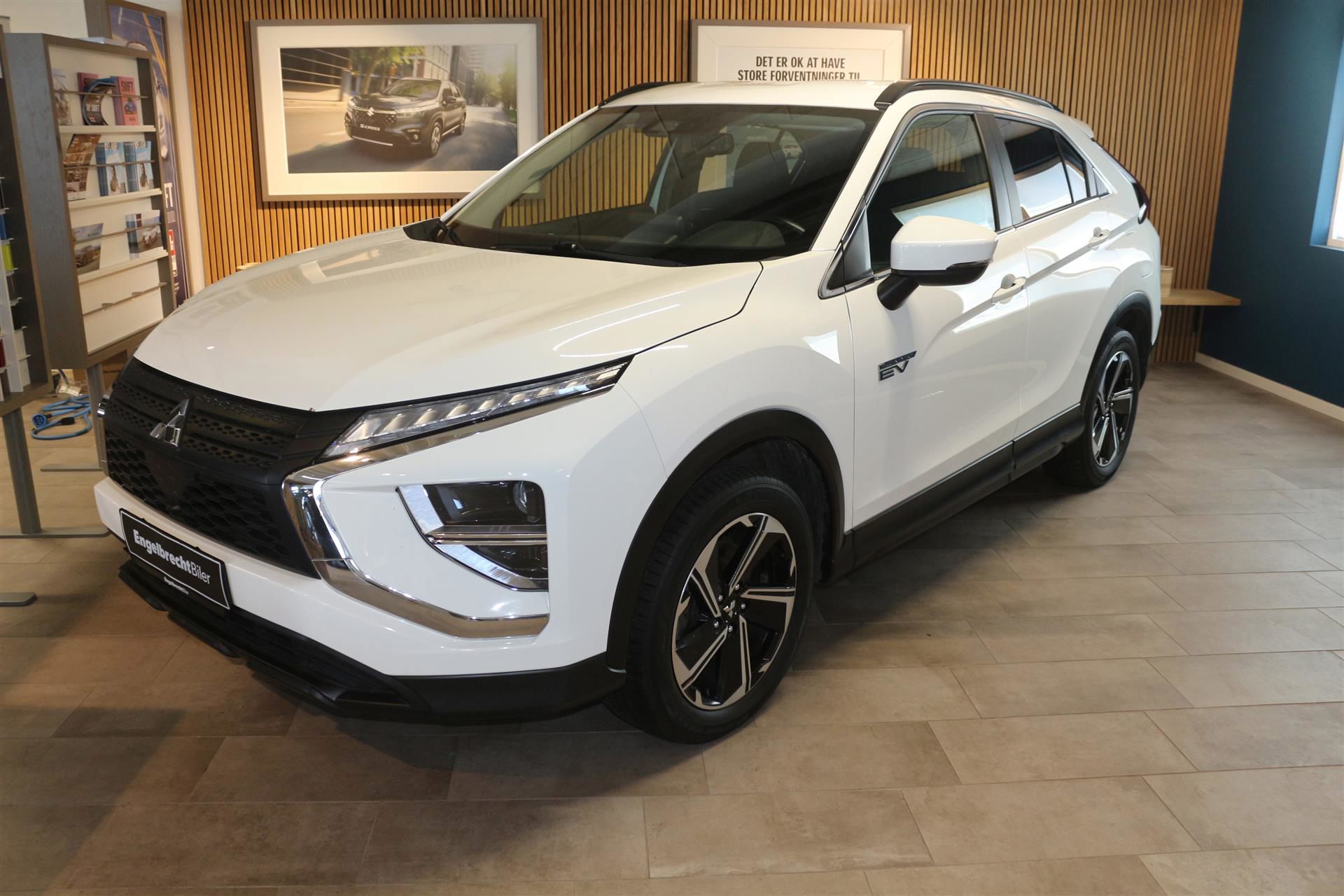 Billede af Mitsubishi Eclipse Cross 2,4 Plugin-hybrid Intense 4WD 188HK 5d Trinl. Gear