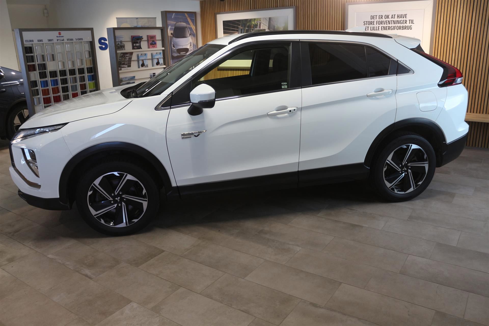 Billede af Mitsubishi Eclipse Cross 2,4 Plugin-hybrid Intense 4WD 188HK 5d Trinl. Gear