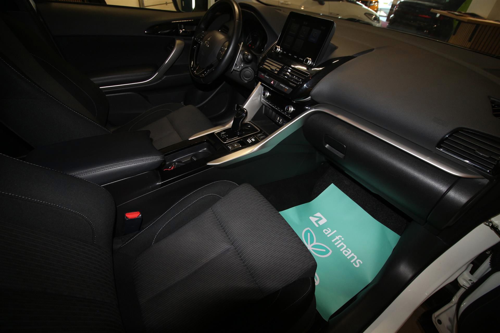 Billede af Mitsubishi Eclipse Cross 2,4 Plugin-hybrid Intense 4WD 188HK 5d Trinl. Gear