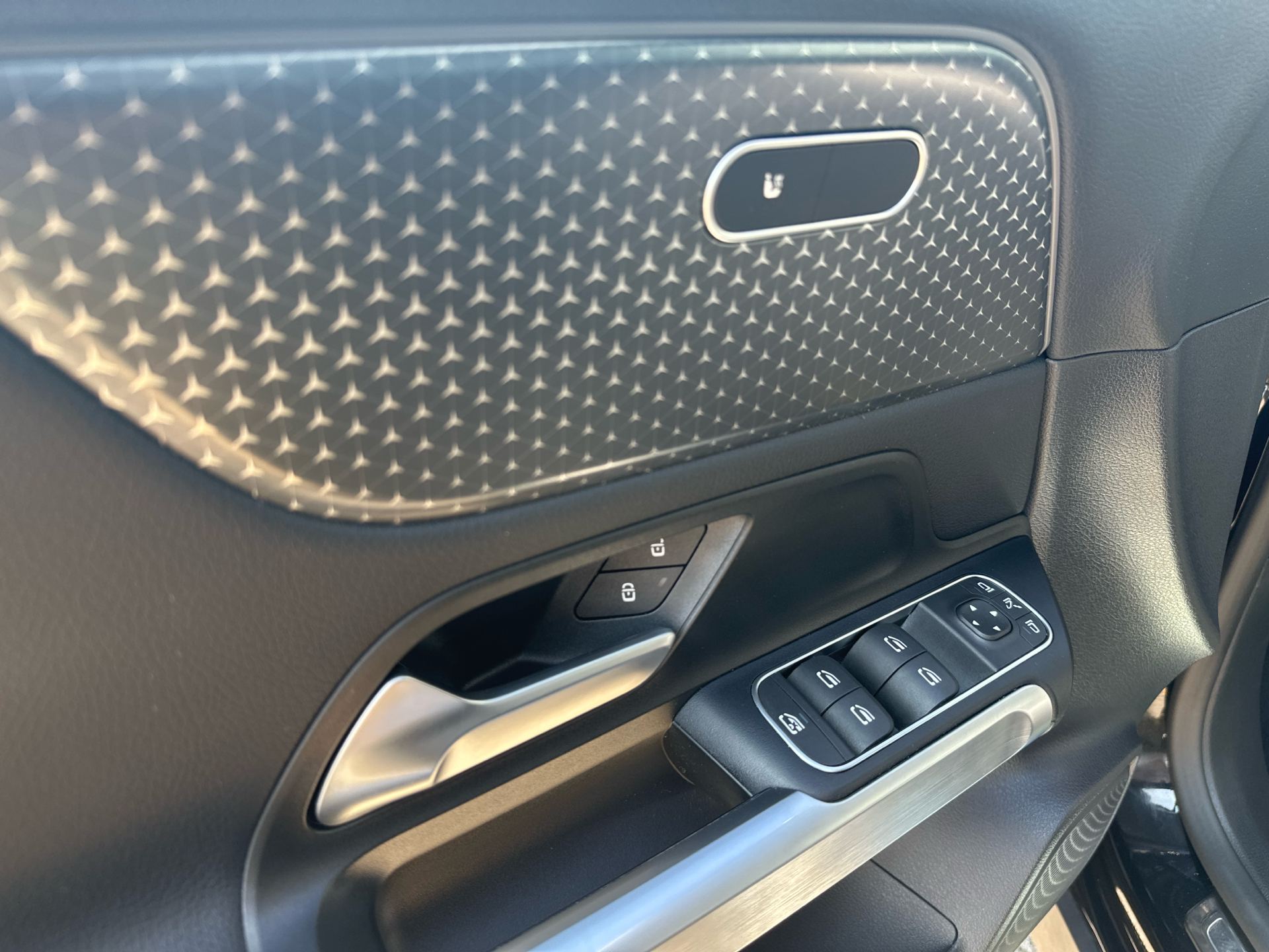 Billede af Mercedes-Benz EQB 250+ EL Progressive 7 pers. 190HK 5d Aut.