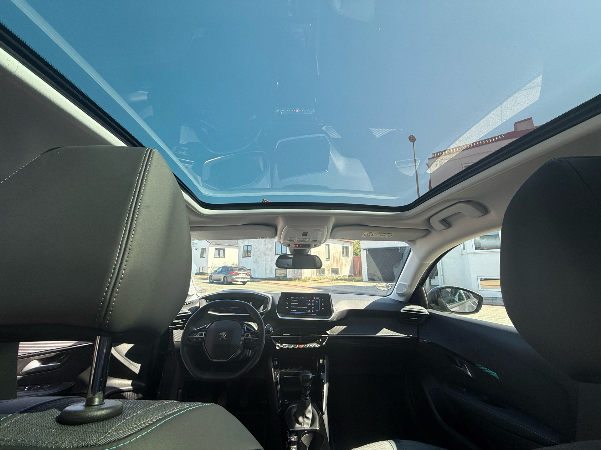 Billede af Peugeot 208 1,2 PureTech Allure Sky 100HK 5d 6g