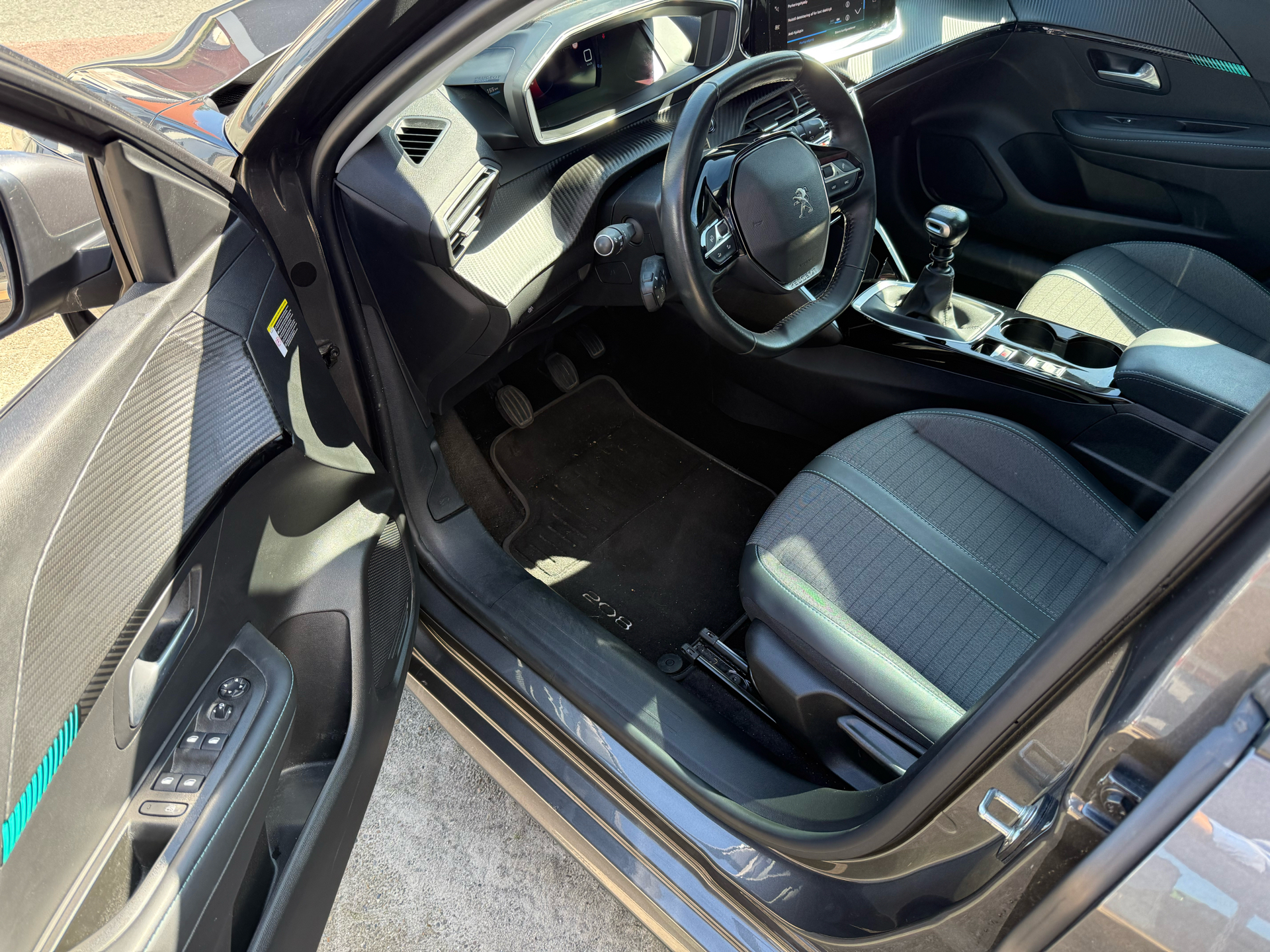 Billede af Peugeot 208 1,2 PureTech Allure Sky 100HK 5d 6g
