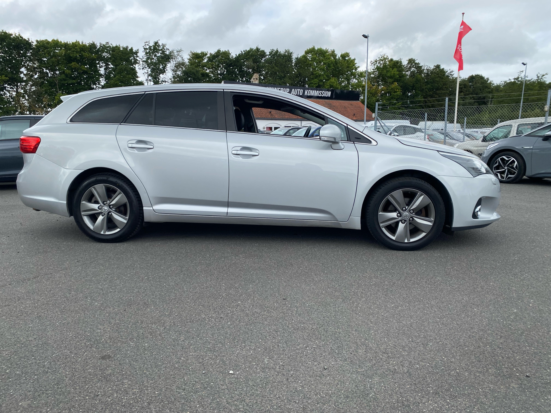 Billede af Toyota Avensis 2,0 D-4D DPF T2 Premium 124HK Stc 6g